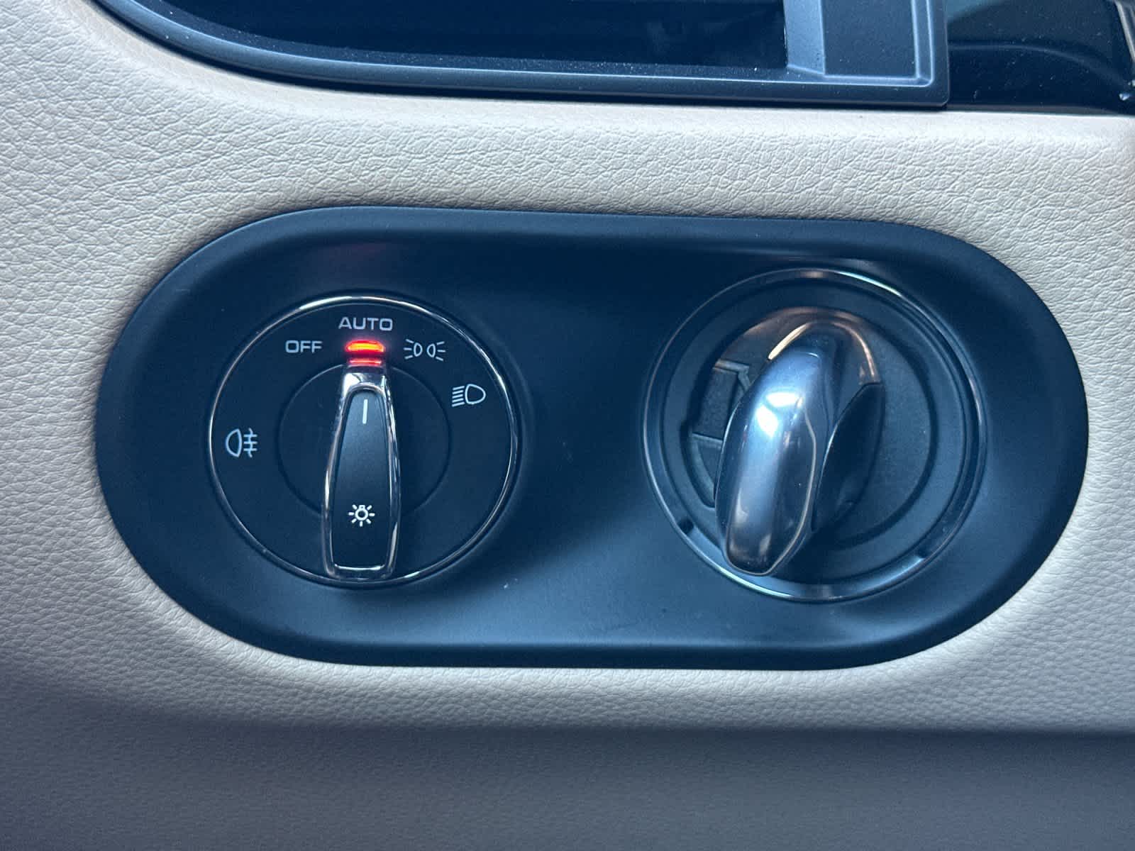 Thumbnail: 2025 Porsche Macan - 29