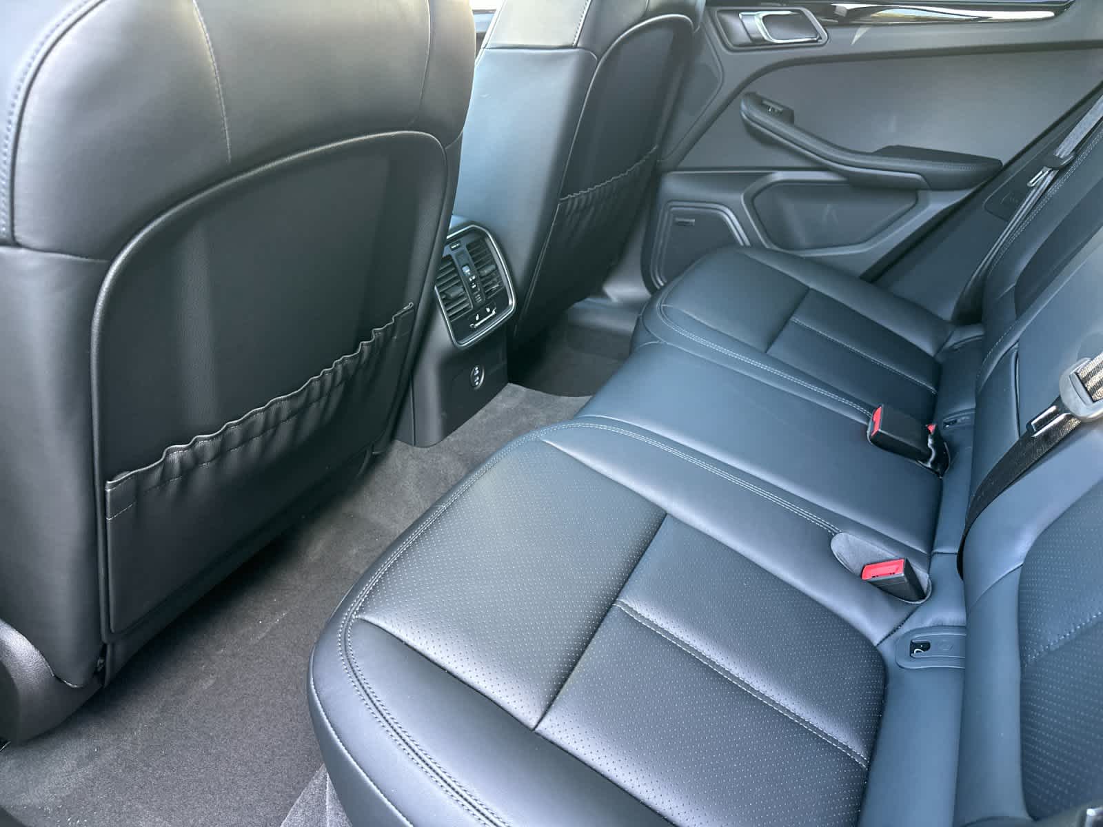 Thumbnail: 2026 Porsche Macan - 13