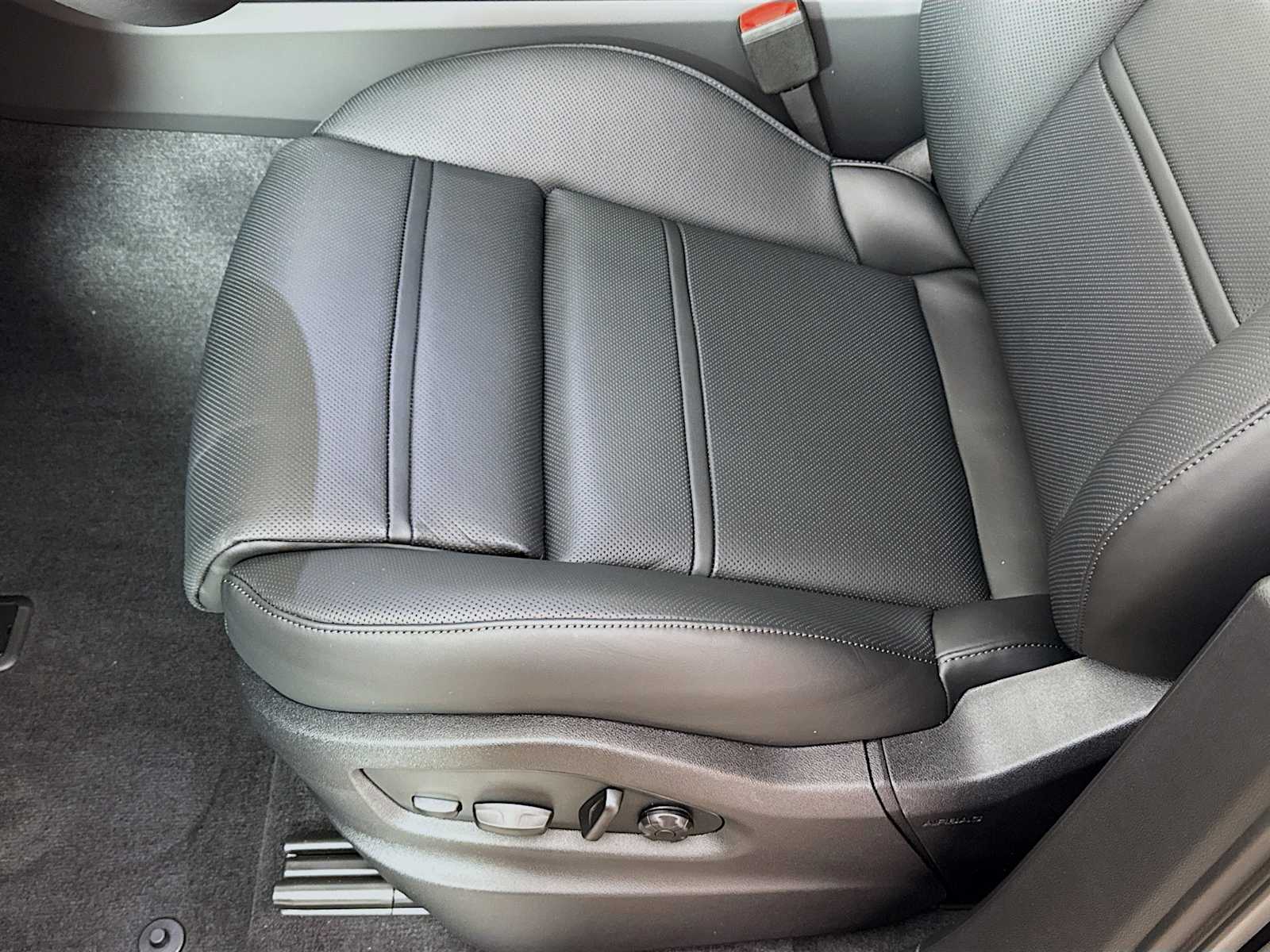 Thumbnail: 2026 Porsche Cayenne - 15