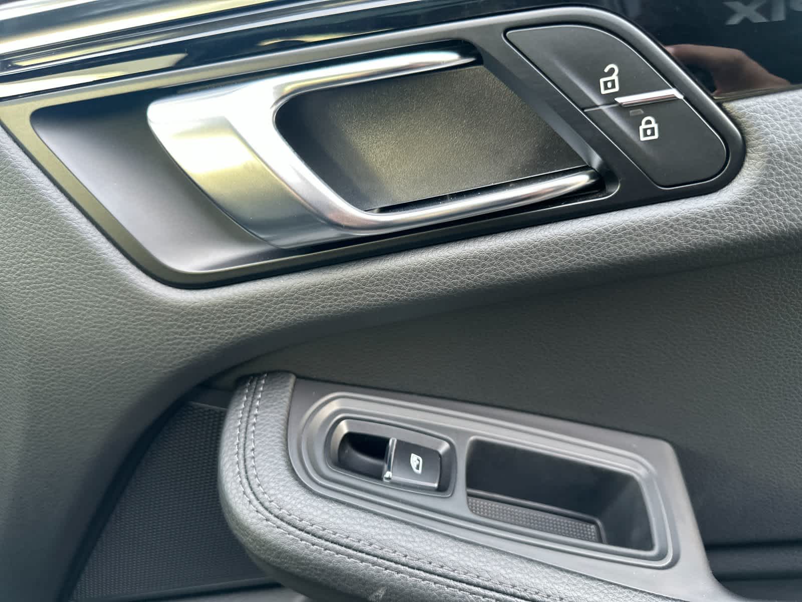 Thumbnail: 2025 Porsche Macan - 19