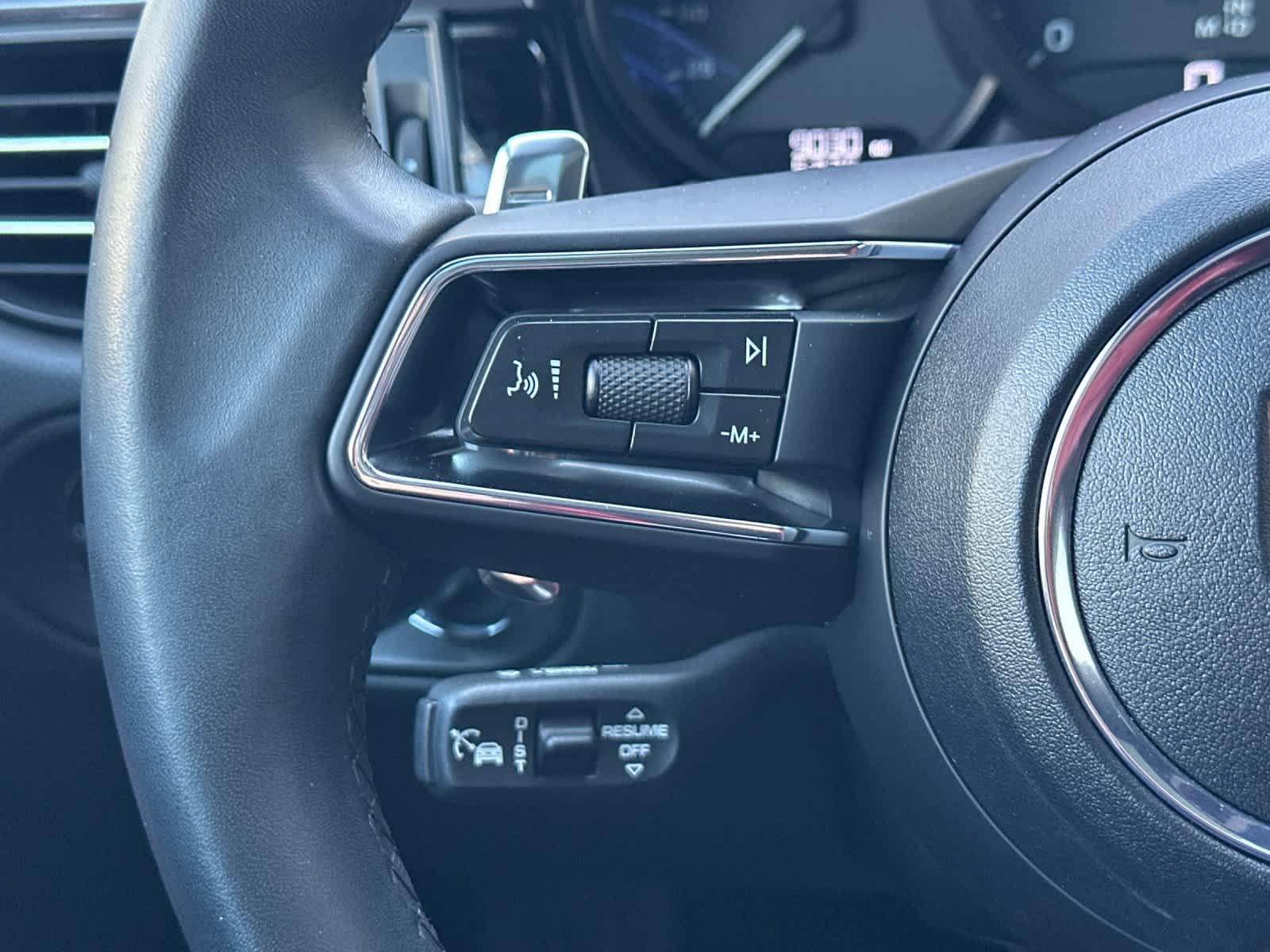 Thumbnail: 2025 Porsche Macan - 27