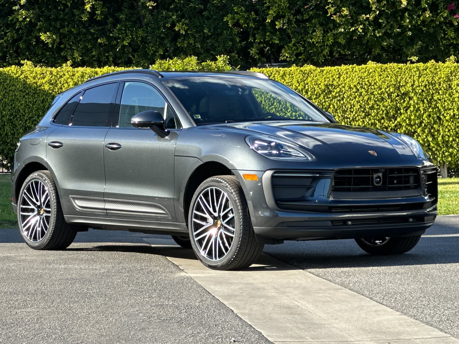 Thumbnail: 2026 Porsche Macan - 10