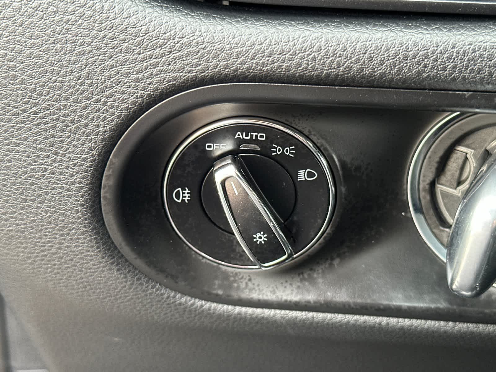 Thumbnail: 2025 Porsche Macan - 30