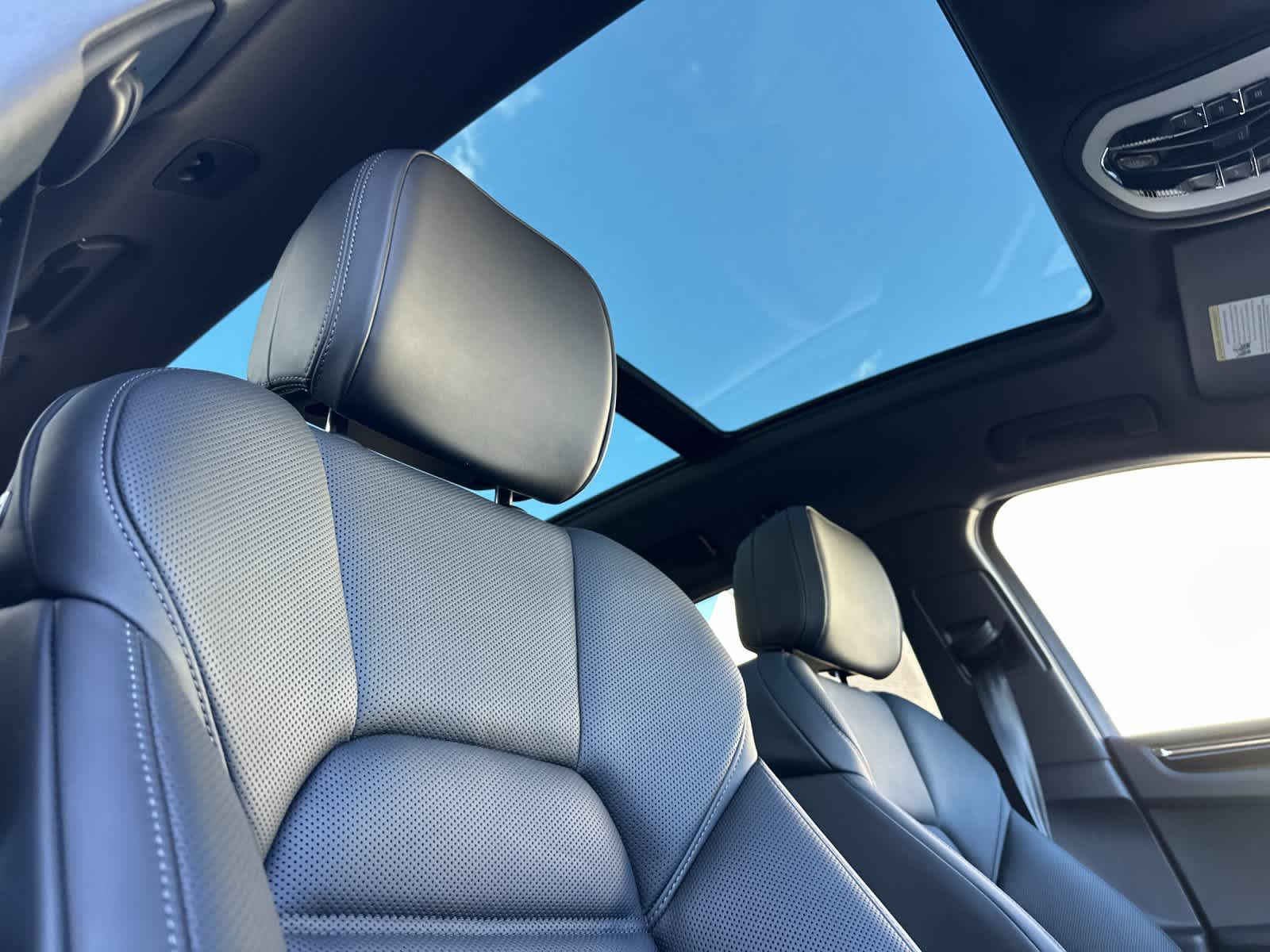 Thumbnail: 2026 Porsche Macan - 18