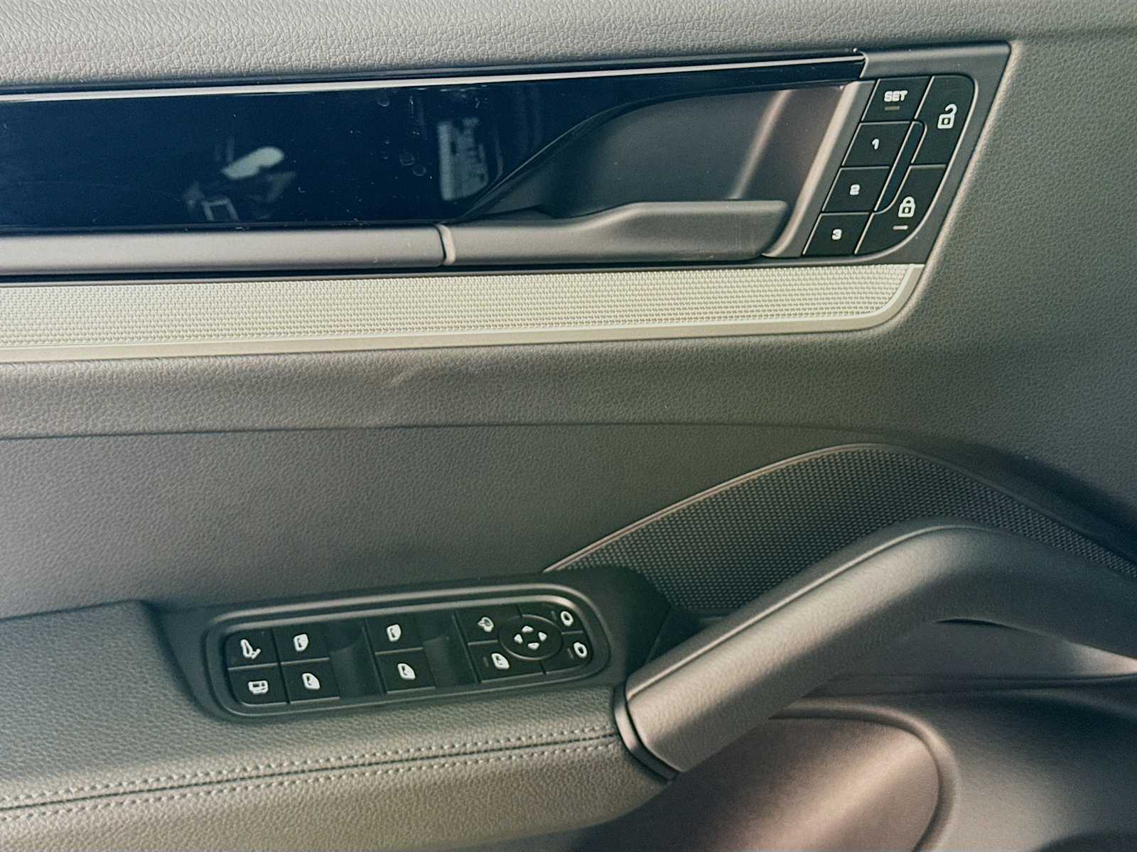 Thumbnail: 2026 Porsche Cayenne - 14