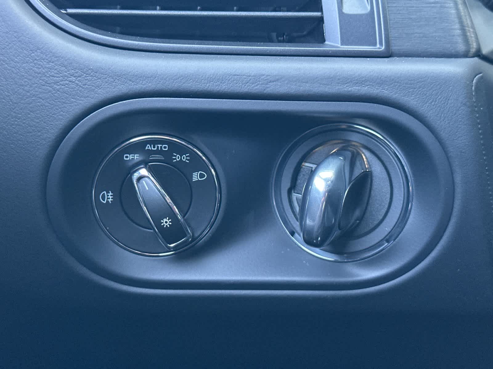 Thumbnail: 2026 Porsche Macan - 30