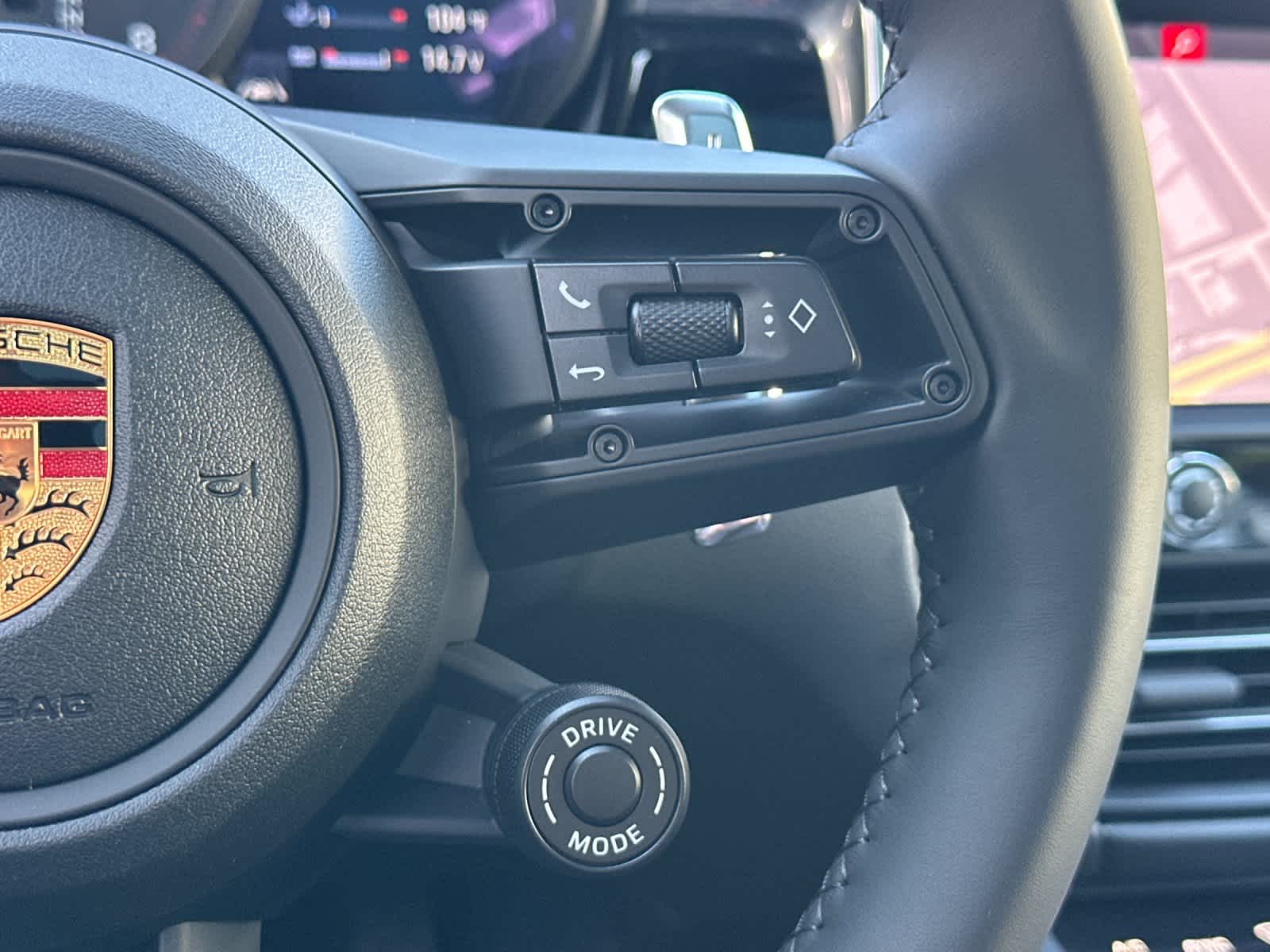 Thumbnail: 2026 Porsche Macan - 27