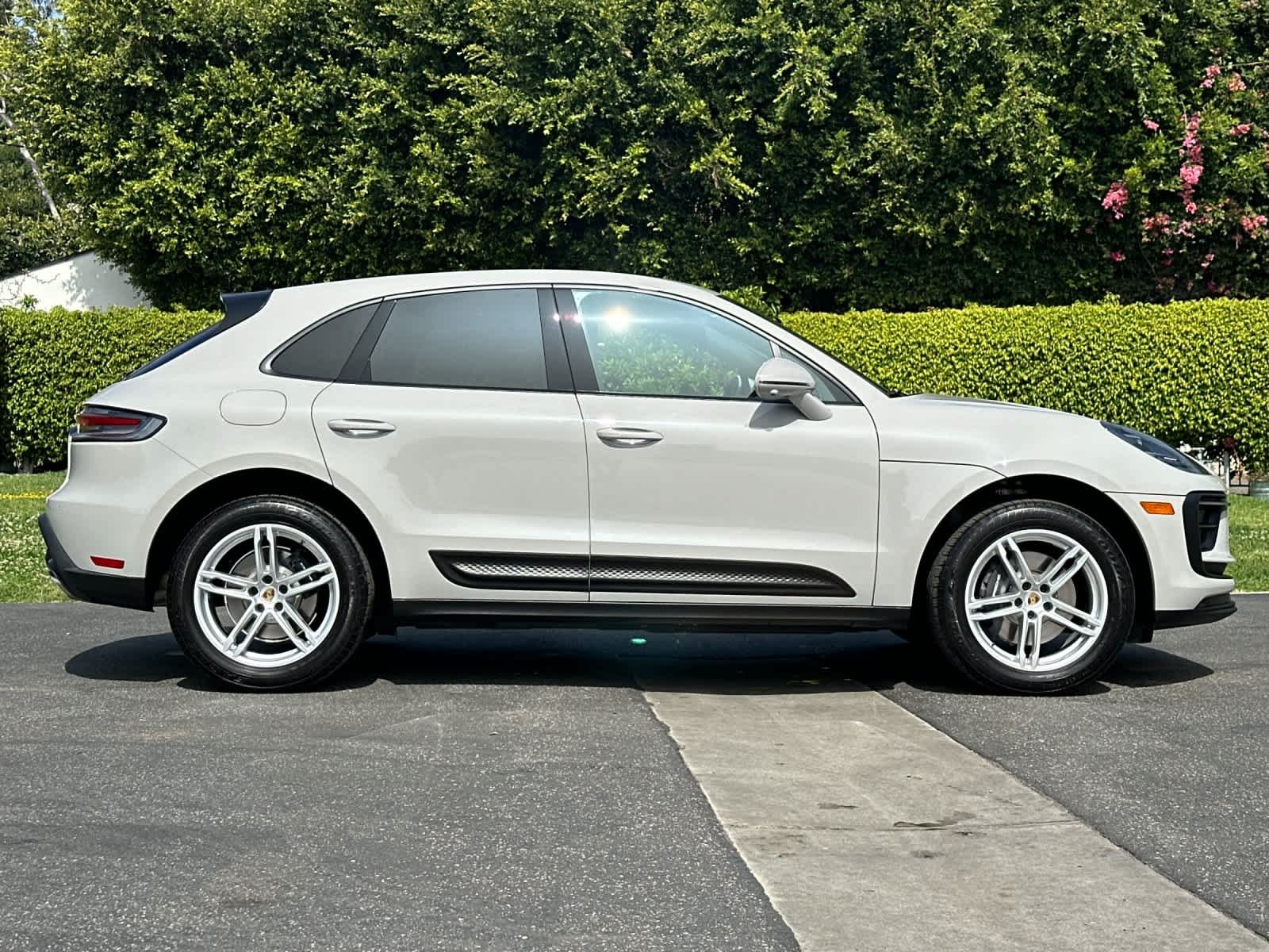 Thumbnail: 2023 Porsche Macan - 8