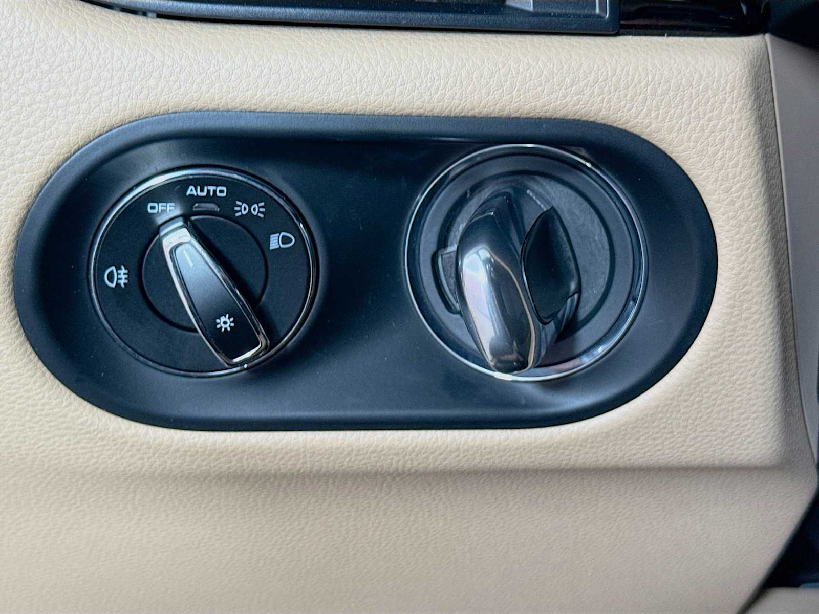 Thumbnail: 2022 Porsche Macan - 11