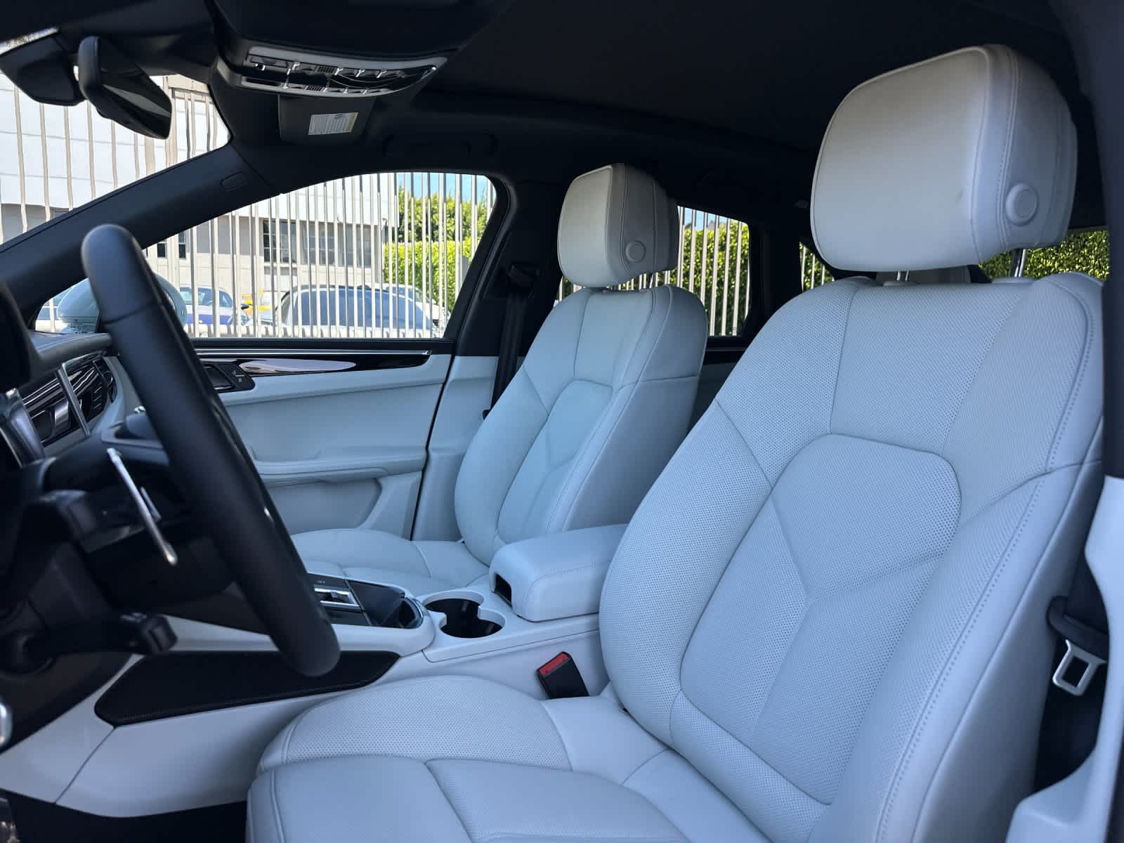 Thumbnail: 2026 Porsche Macan - 5