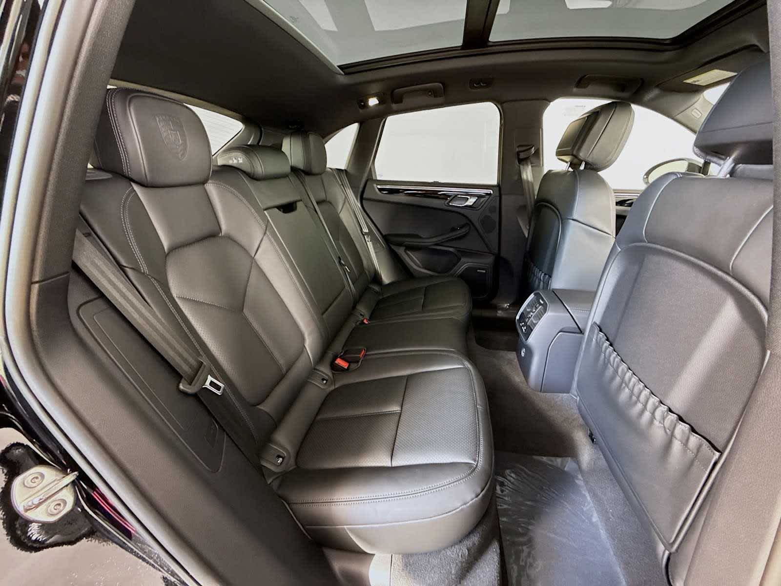 Thumbnail: 2026 Porsche Macan - 20