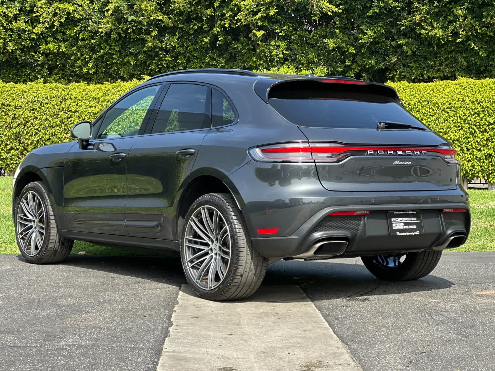 Thumbnail: 2025 Porsche Macan - 3