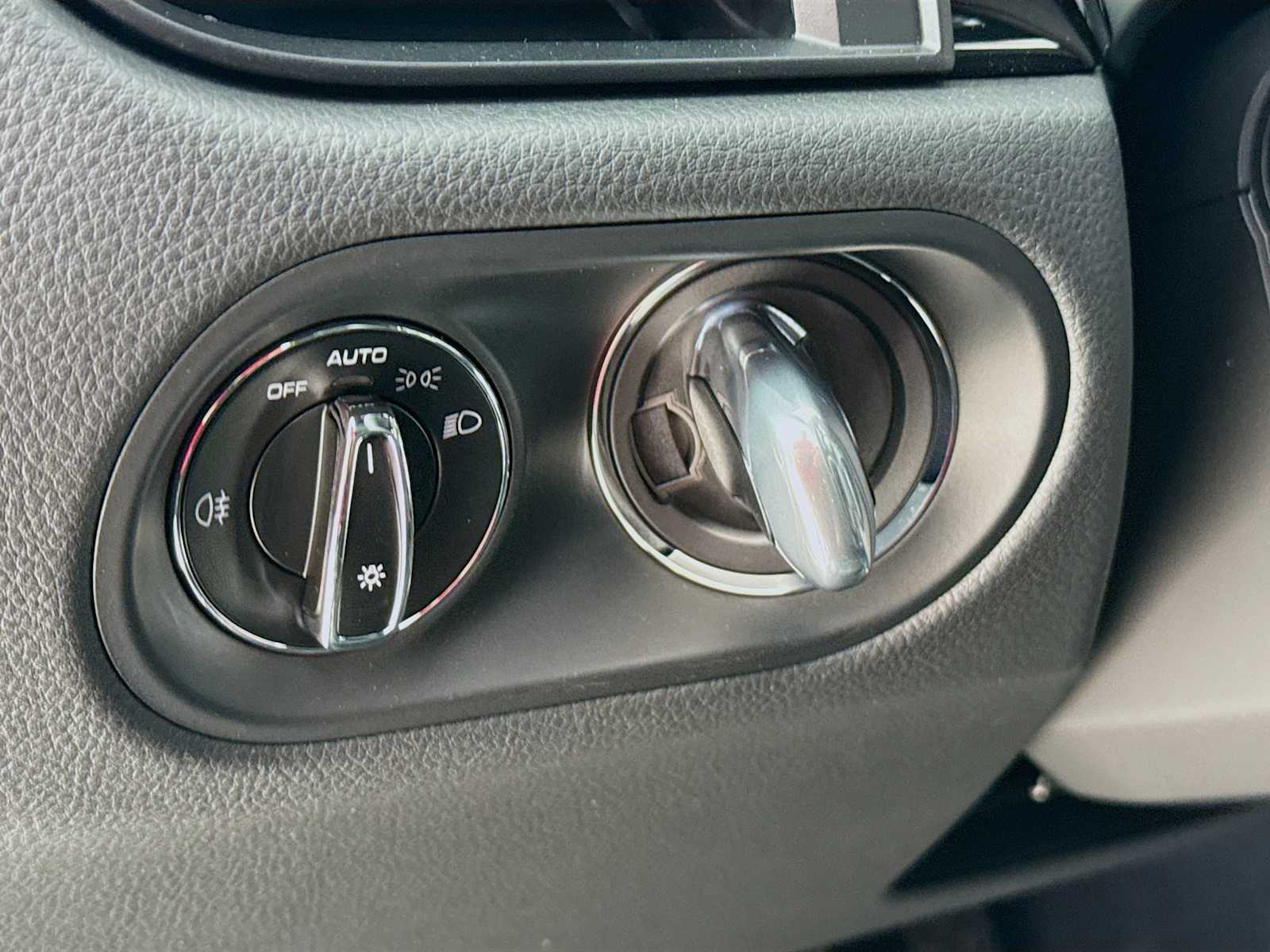 Thumbnail: 2026 Porsche Macan - 11