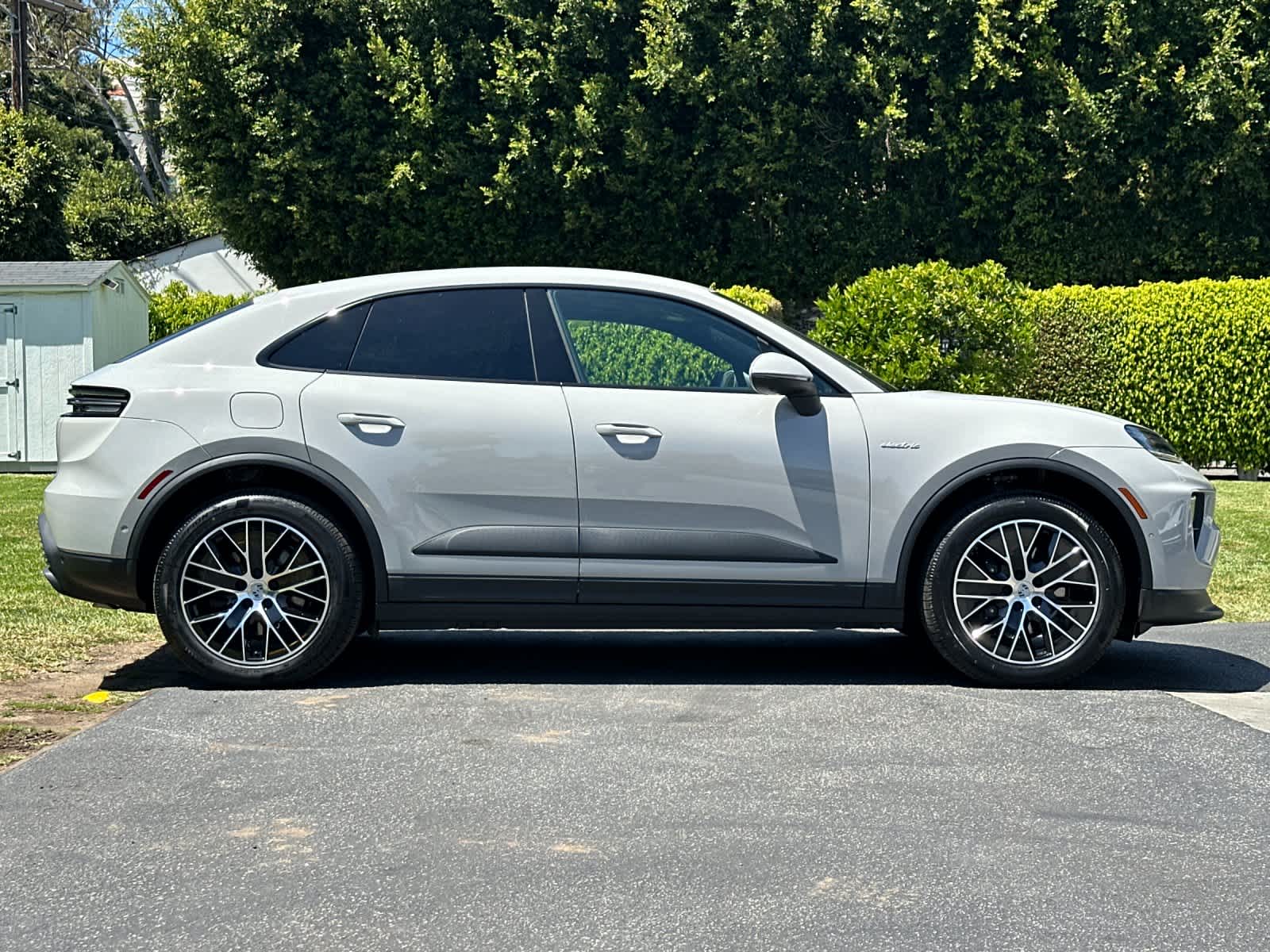 Thumbnail: 2026 Porsche Macan - 9