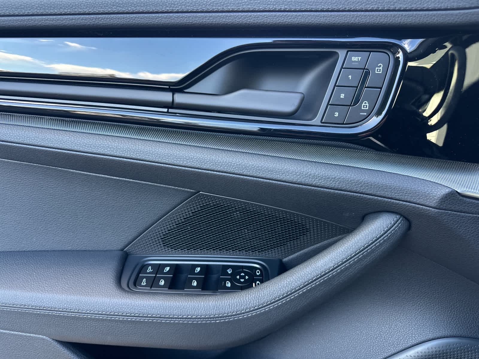 Thumbnail: 2026 Porsche Panamera - 12