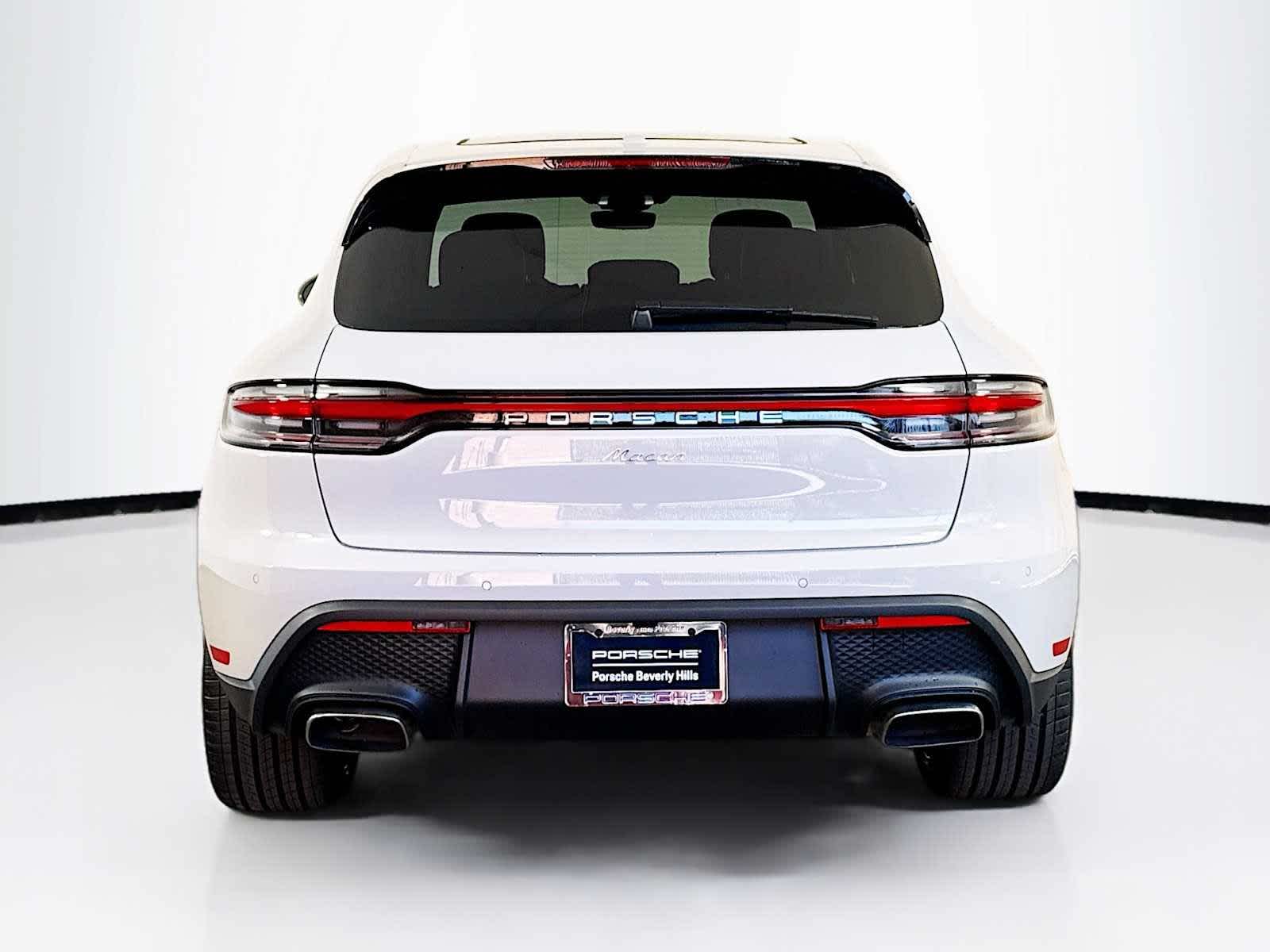 Thumbnail: 2026 Porsche Macan - 10