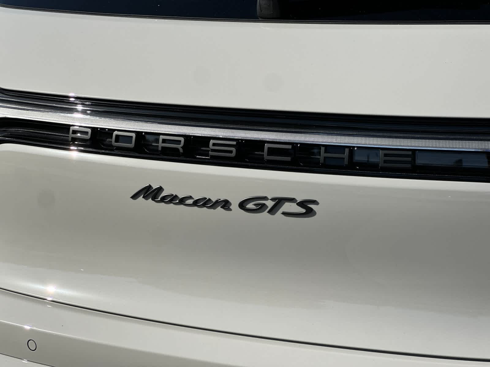 Thumbnail: 2026 Porsche Macan - 32