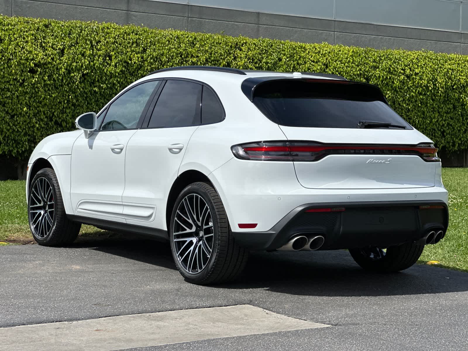 Thumbnail: 2026 Porsche Macan - 3