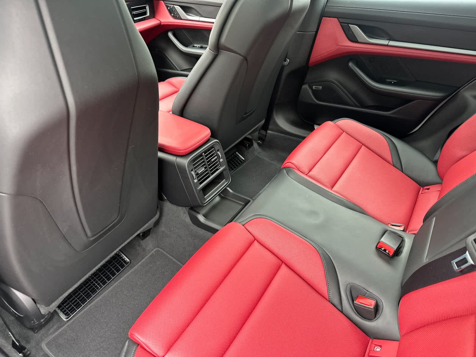 Thumbnail: 2025 Porsche Taycan - 13