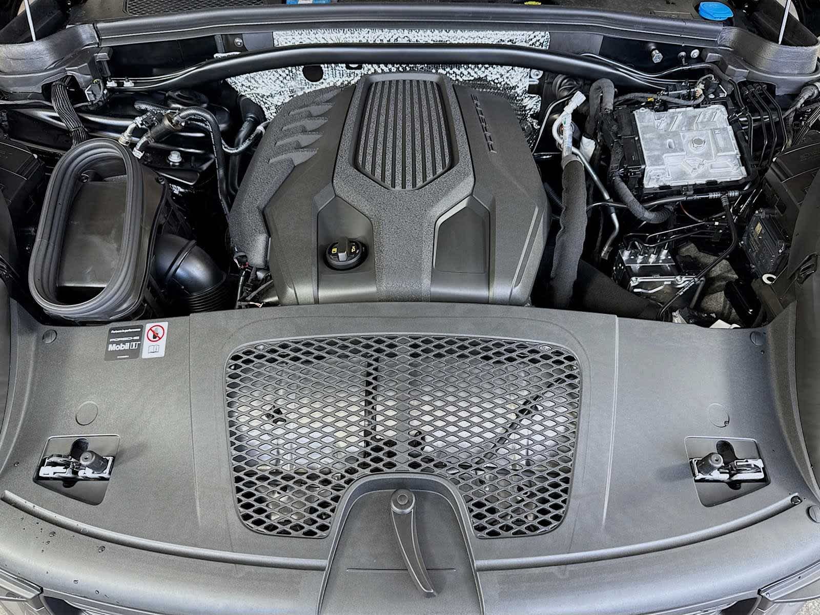 Thumbnail: 2025 Porsche Macan - 23