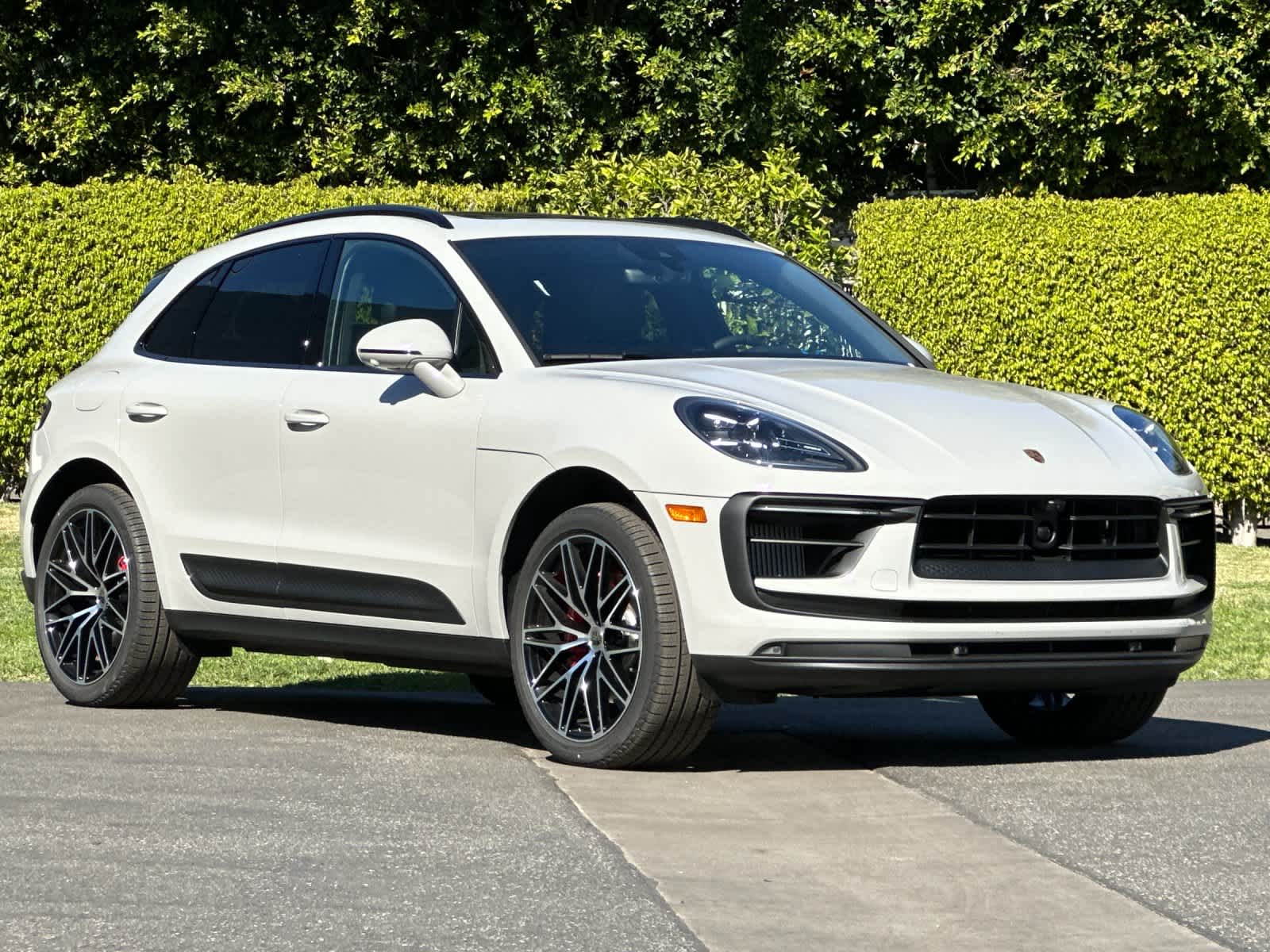 Thumbnail: 2026 Porsche Macan - 10