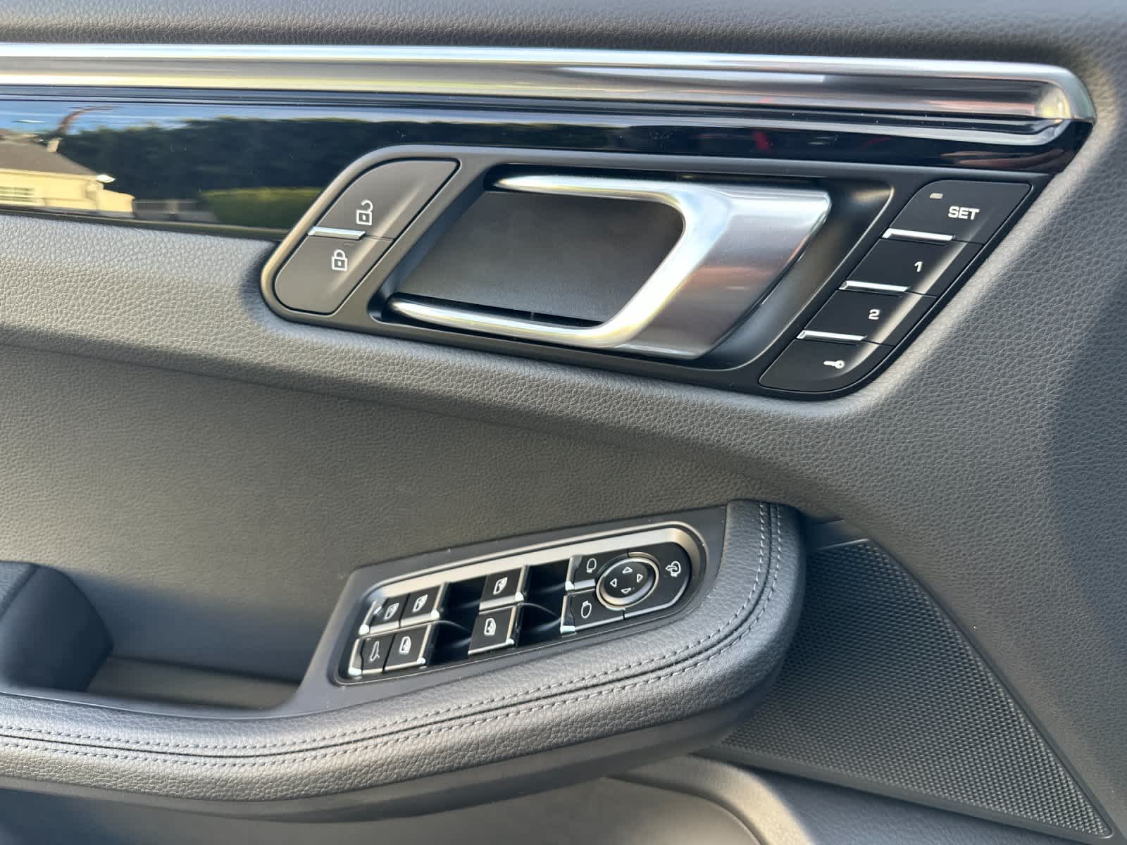 Thumbnail: 2026 Porsche Macan - 12