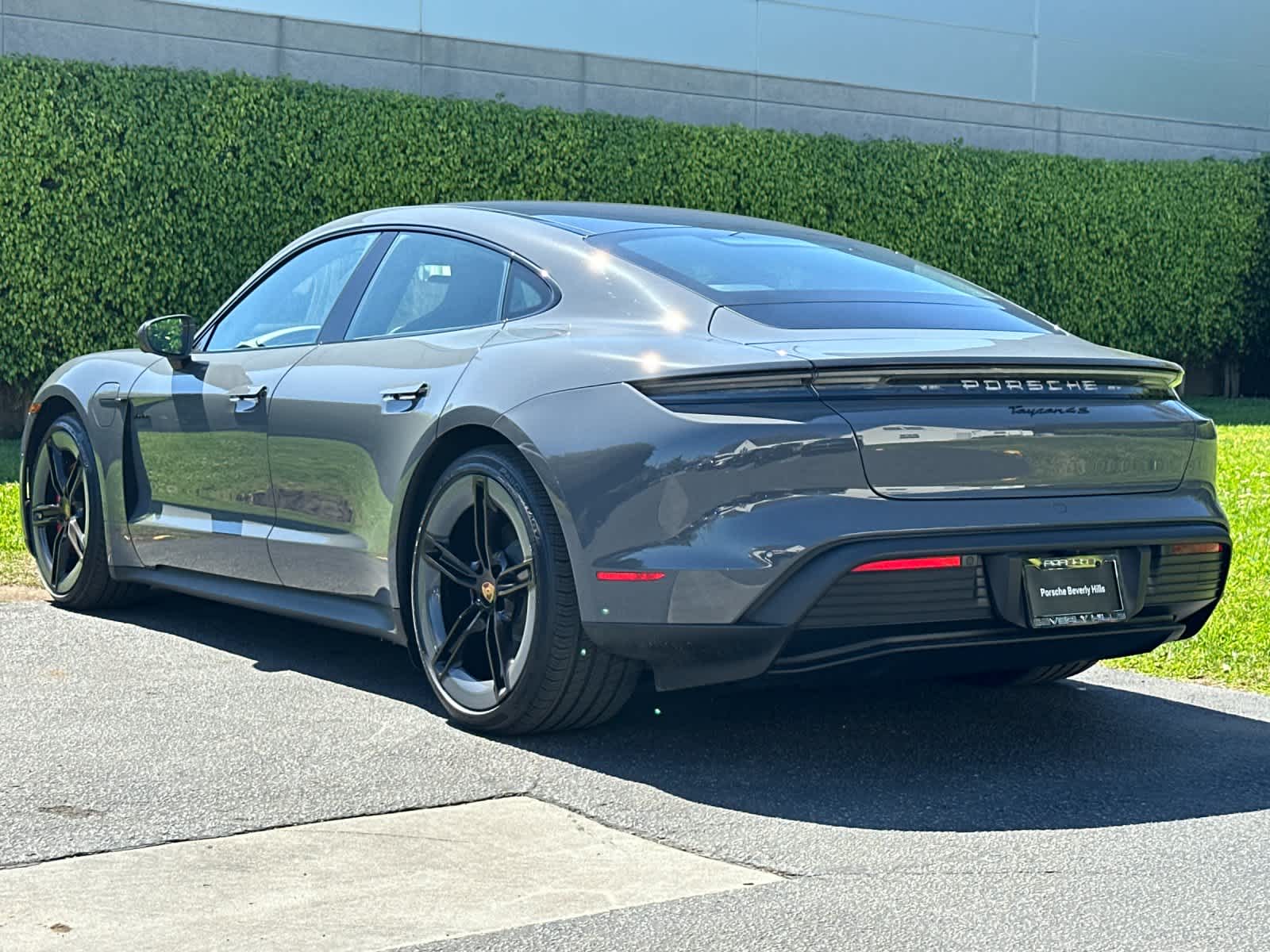 Thumbnail: 2026 Porsche Taycan - 3