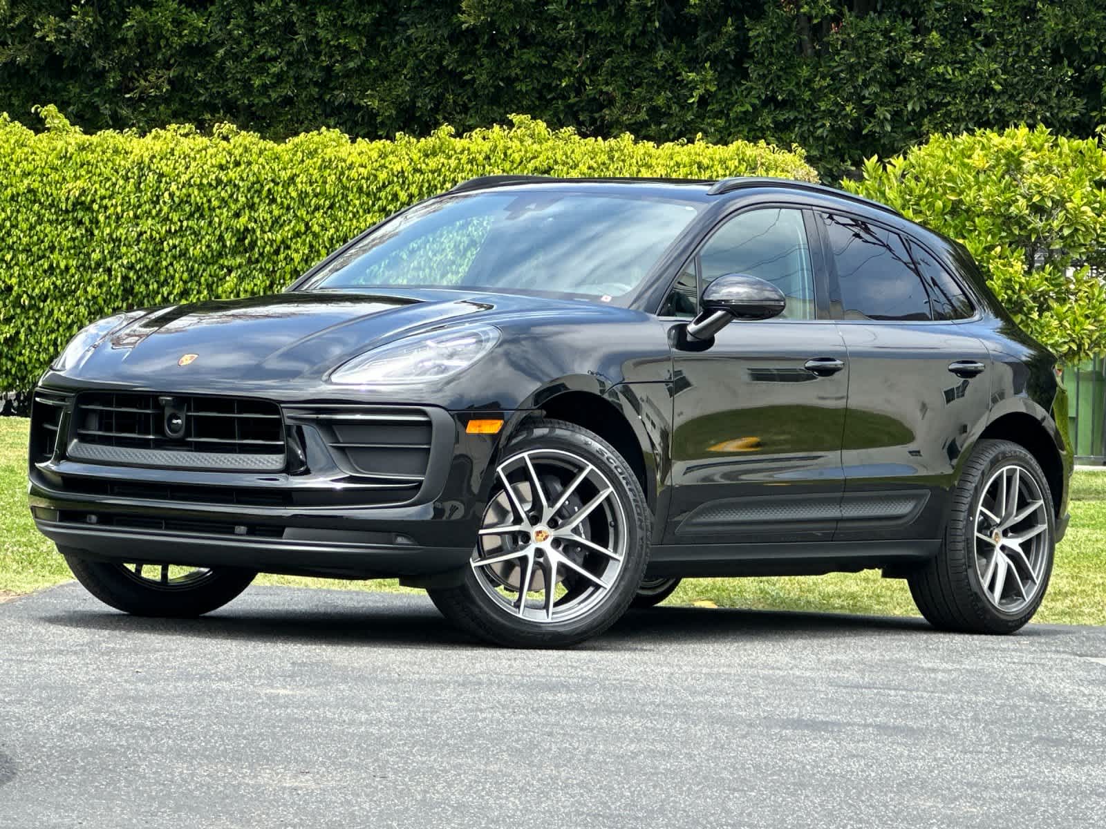 Thumbnail: 2026 Porsche Macan - 1