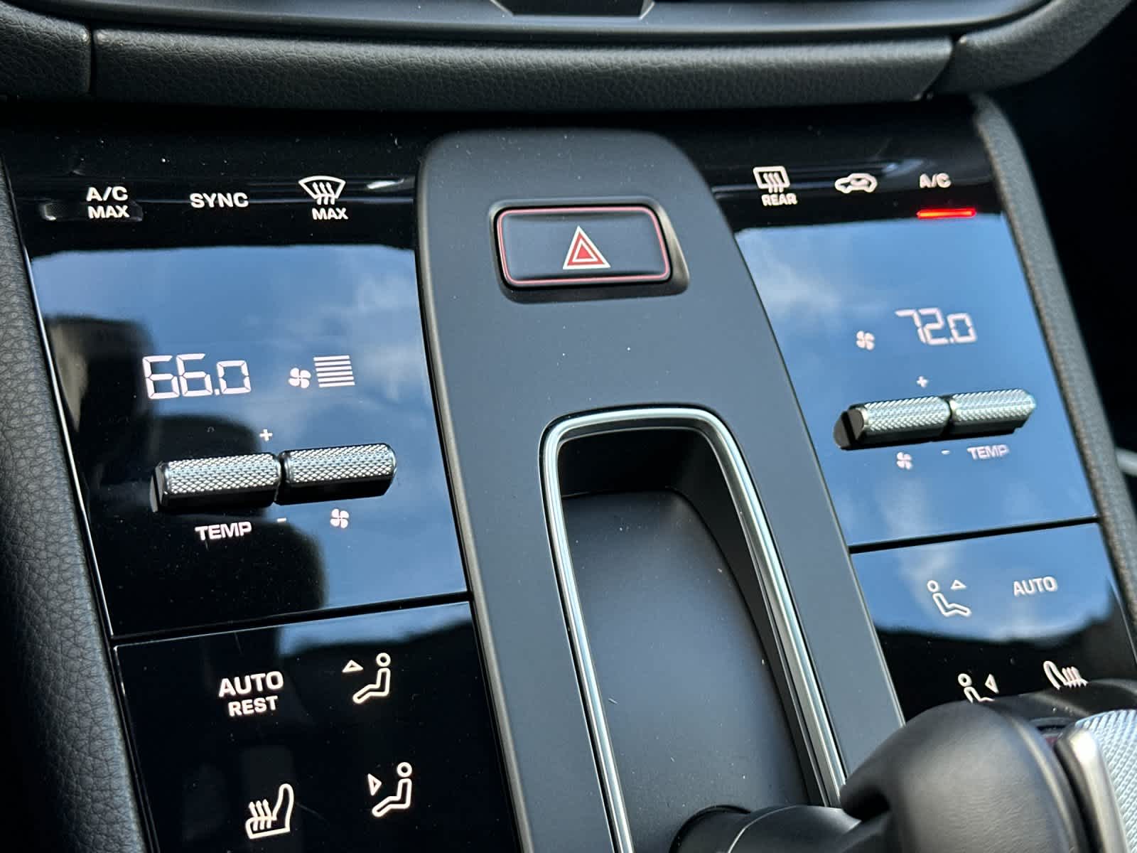 Thumbnail: 2025 Porsche Macan - 23