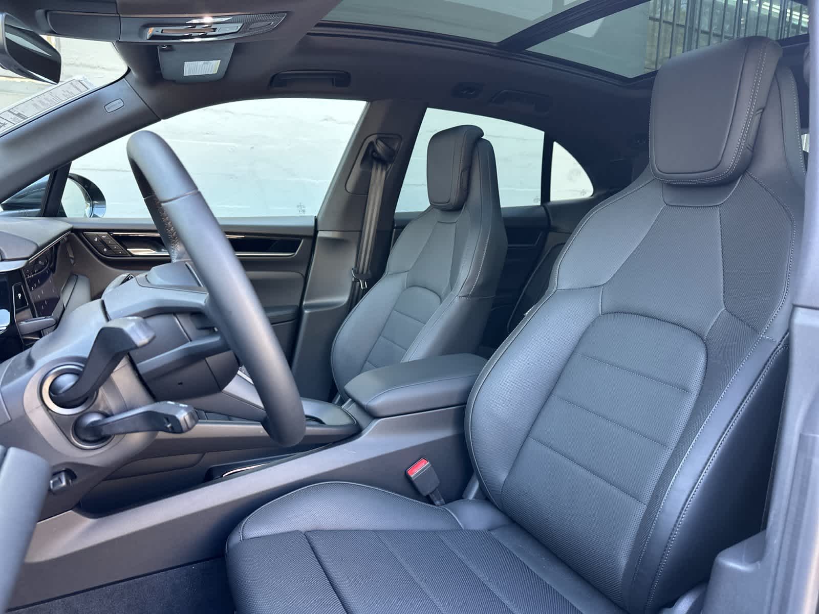 Thumbnail: 2025 Porsche Macan - 5