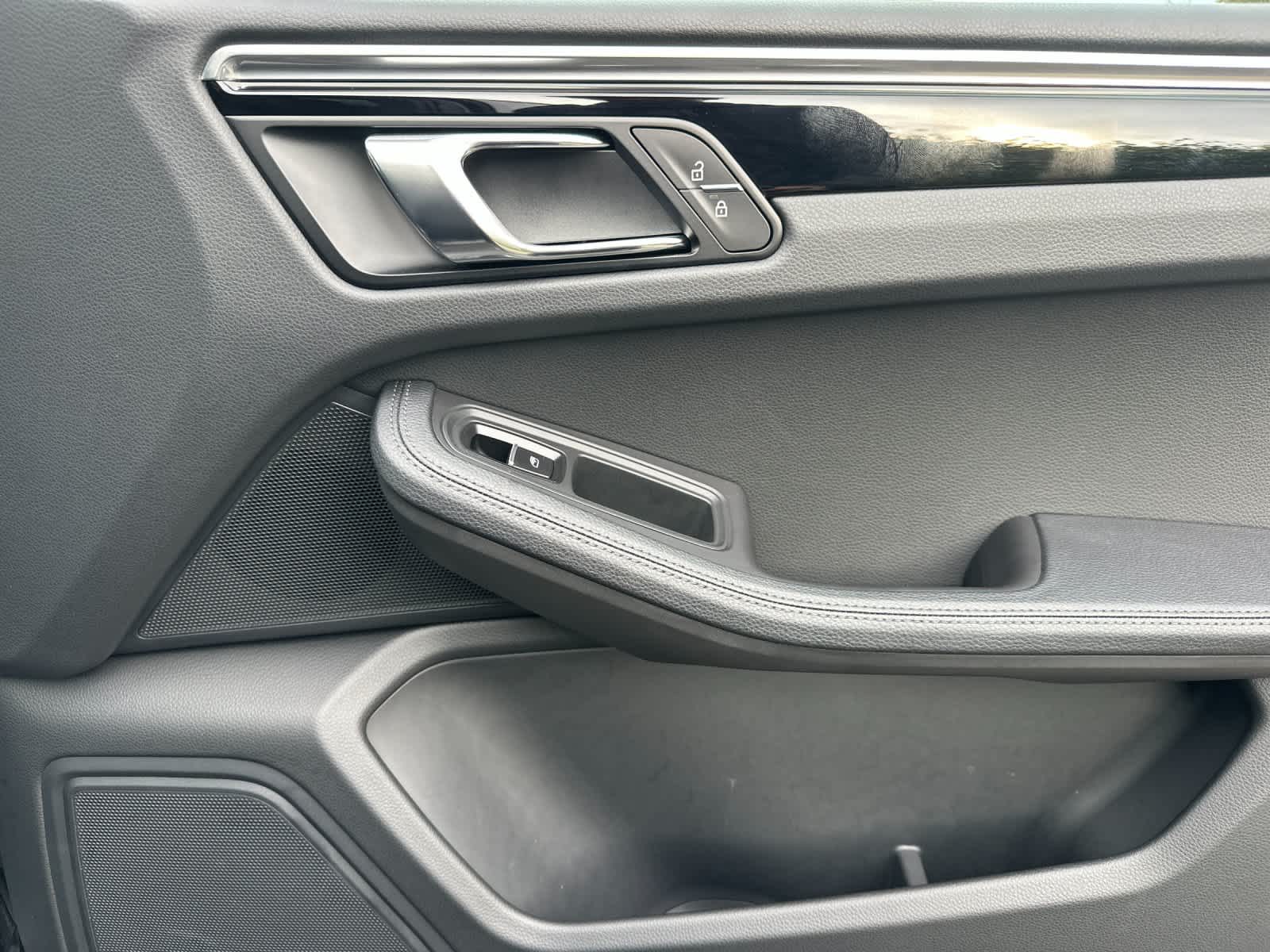 Thumbnail: 2025 Porsche Macan - 19