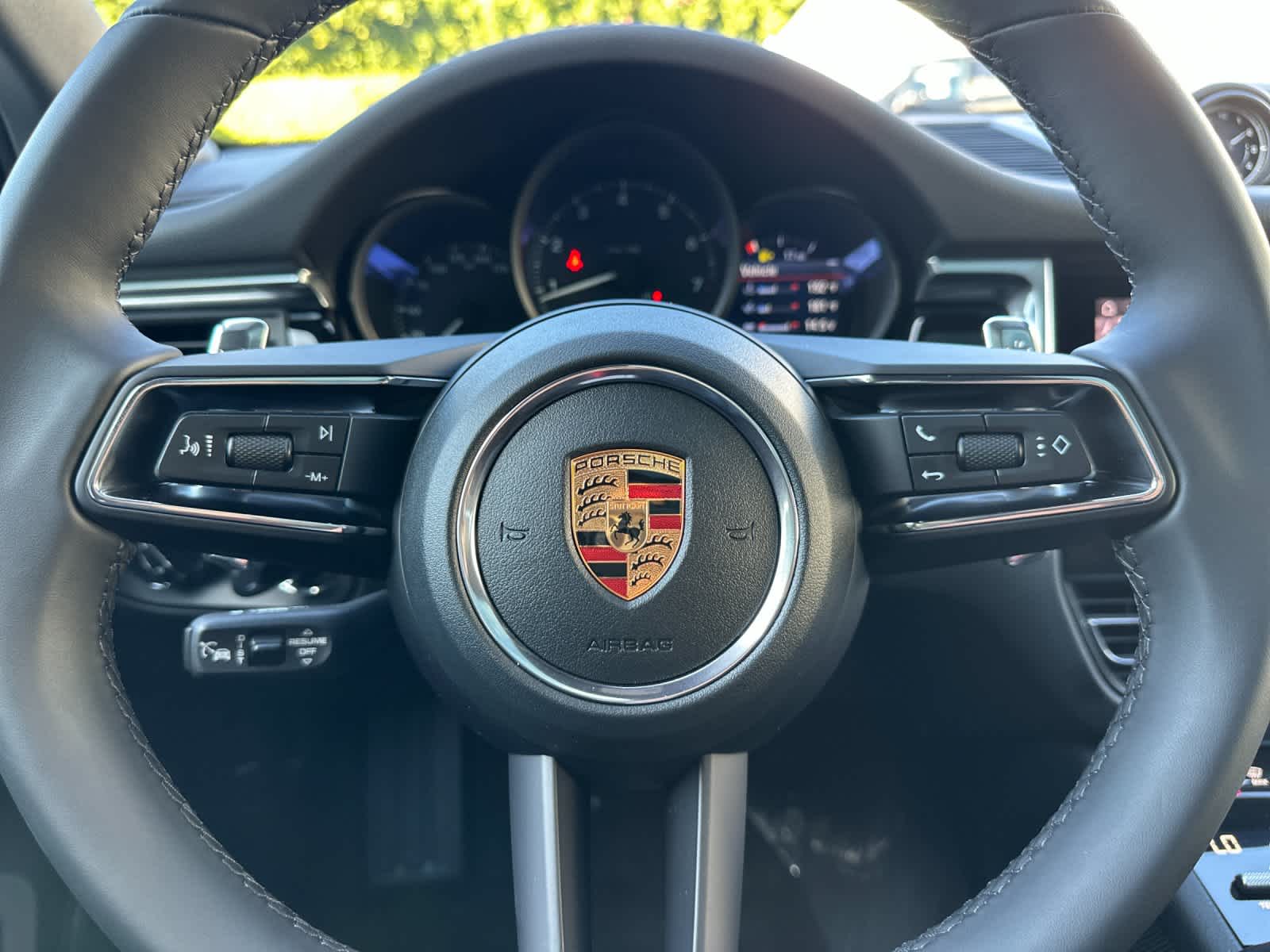 Thumbnail: 2026 Porsche Macan - 26