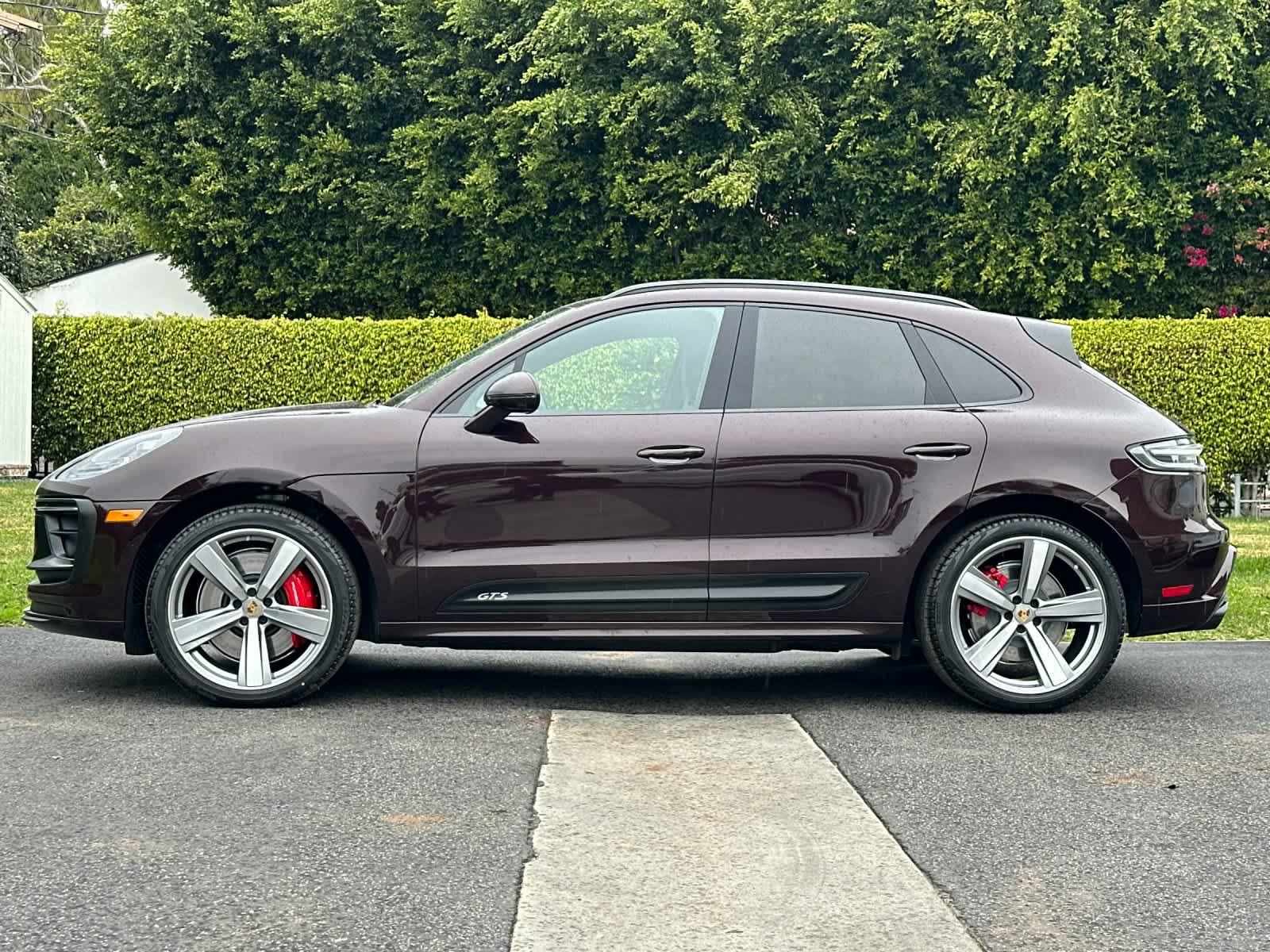Thumbnail: 2025 Porsche Macan - 2