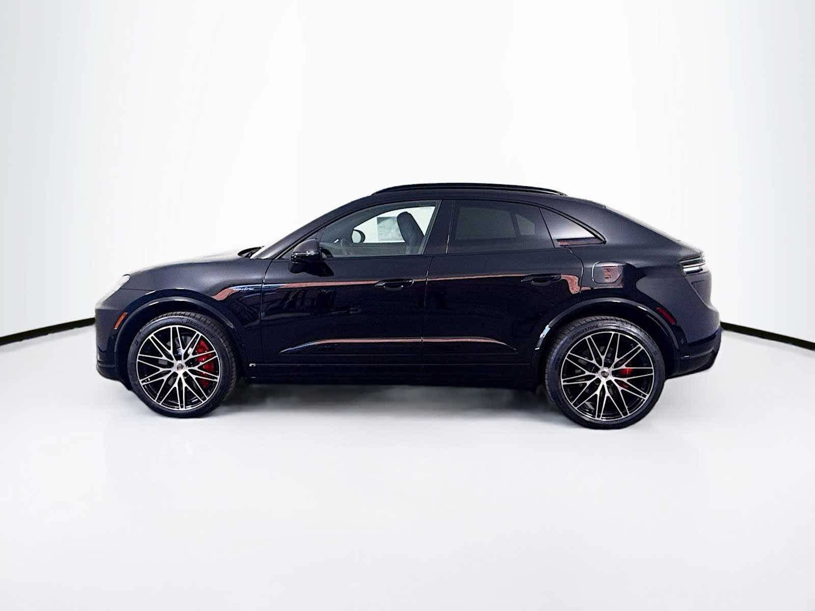 Thumbnail: 2025 Porsche Macan - 2