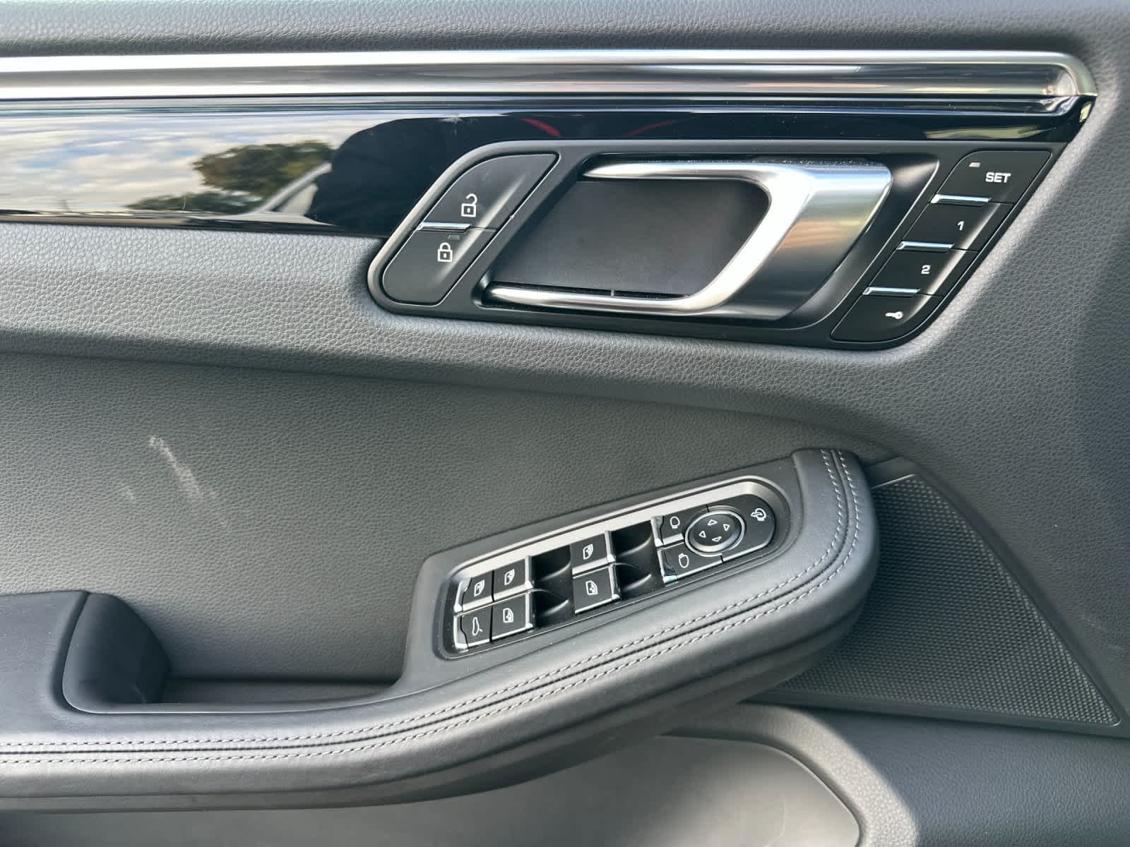 Thumbnail: 2025 Porsche Macan - 12