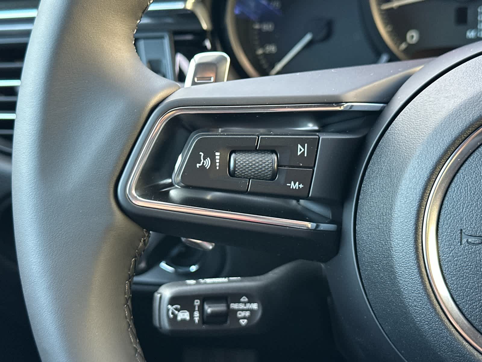 Thumbnail: 2026 Porsche Macan - 26