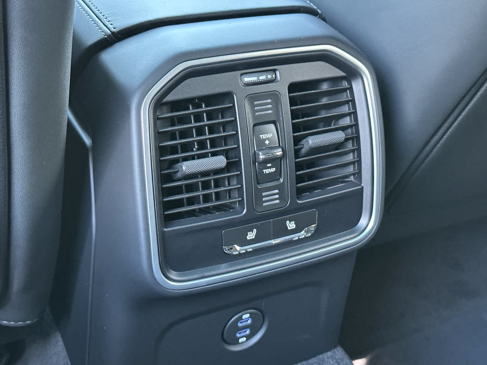 Thumbnail: 2026 Porsche Macan - 14