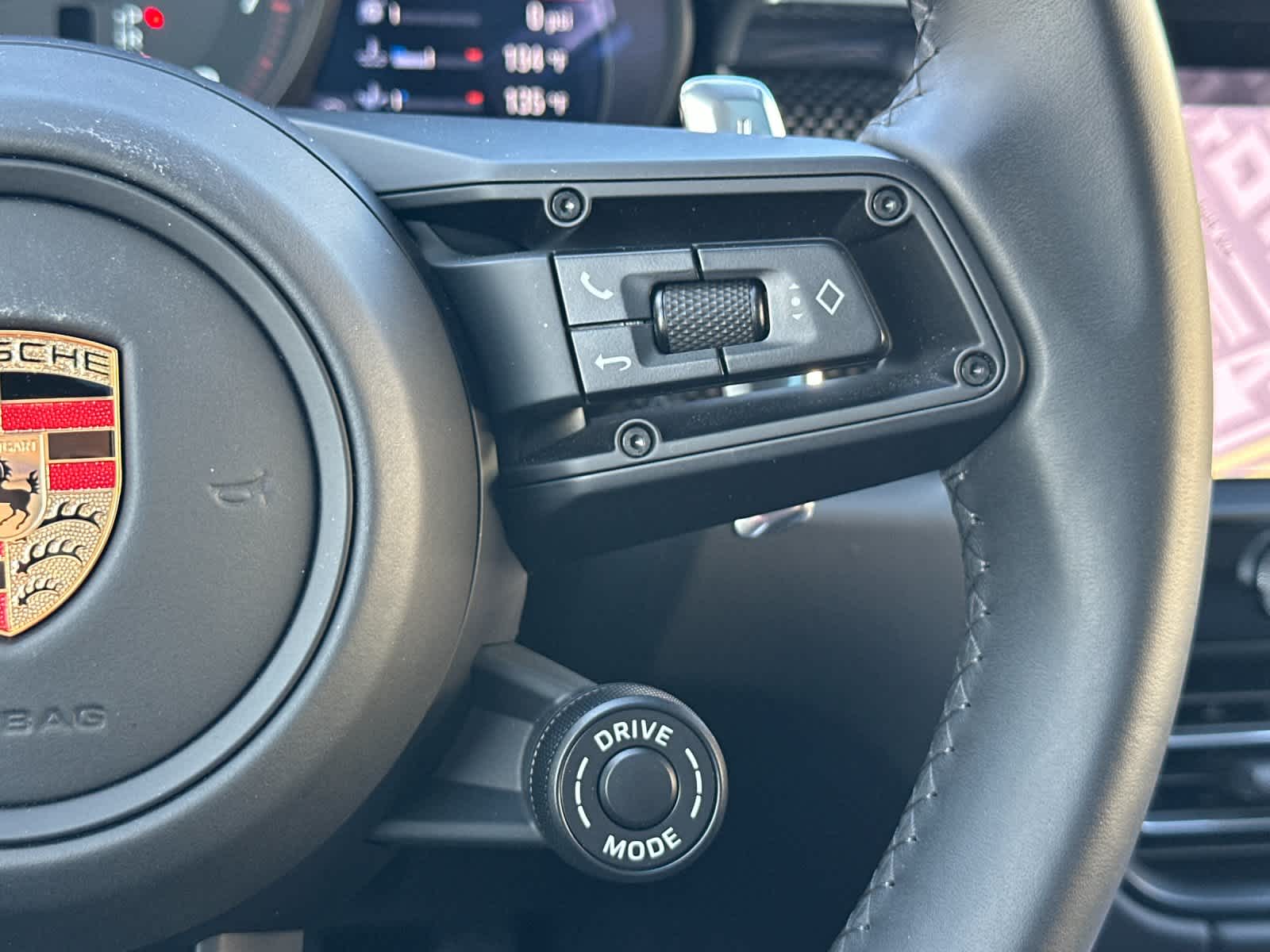 Thumbnail: 2025 Porsche Macan - 28