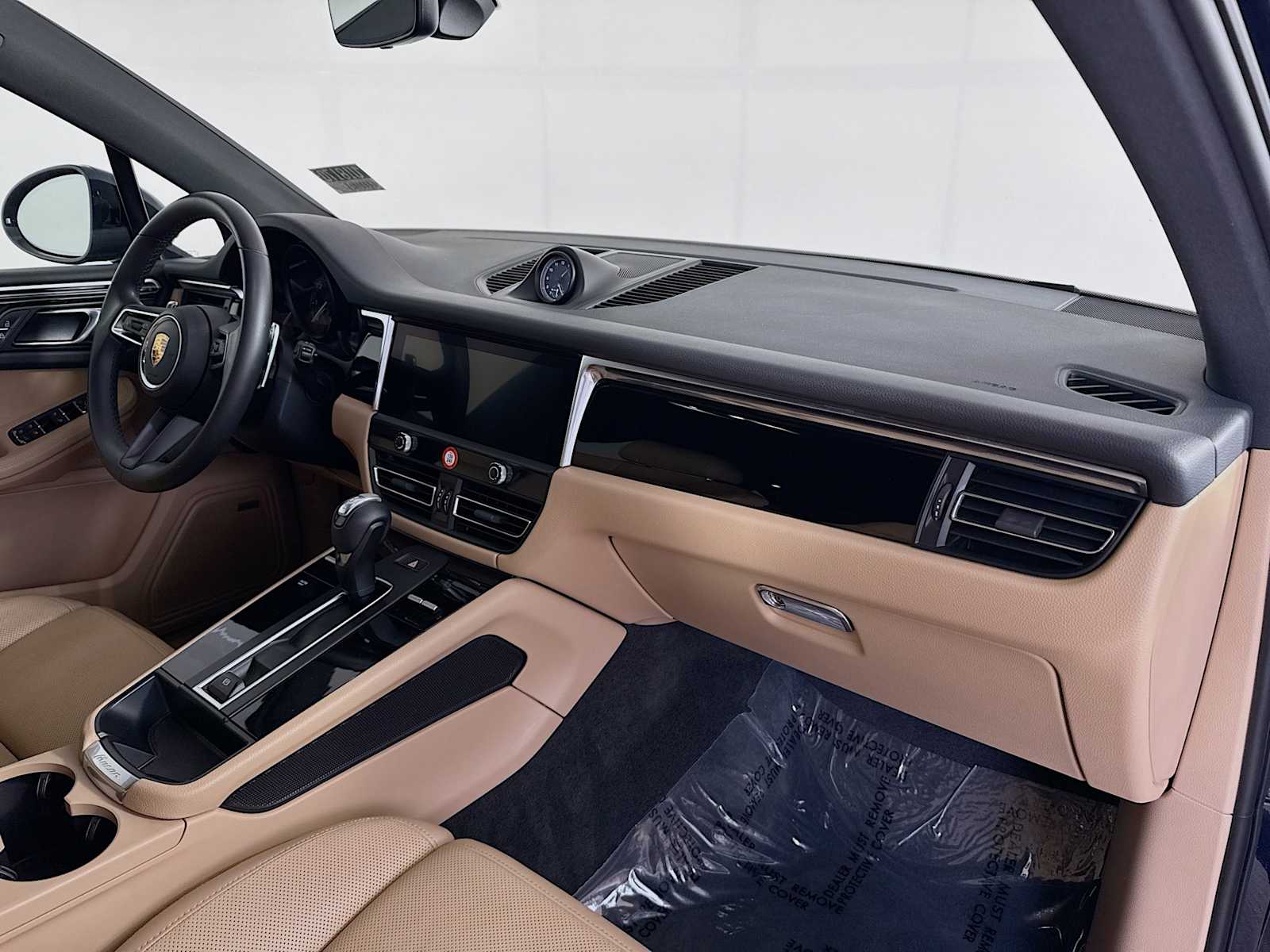 Thumbnail: 2022 Porsche Macan - 23