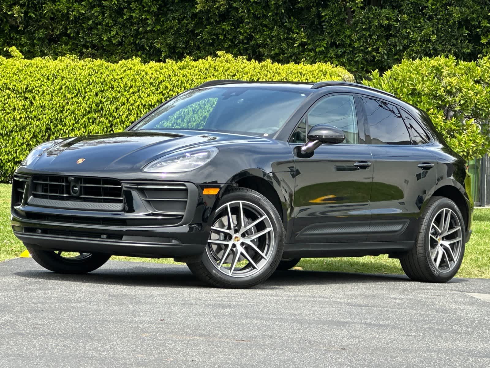 Thumbnail: 2026 Porsche Macan - 1