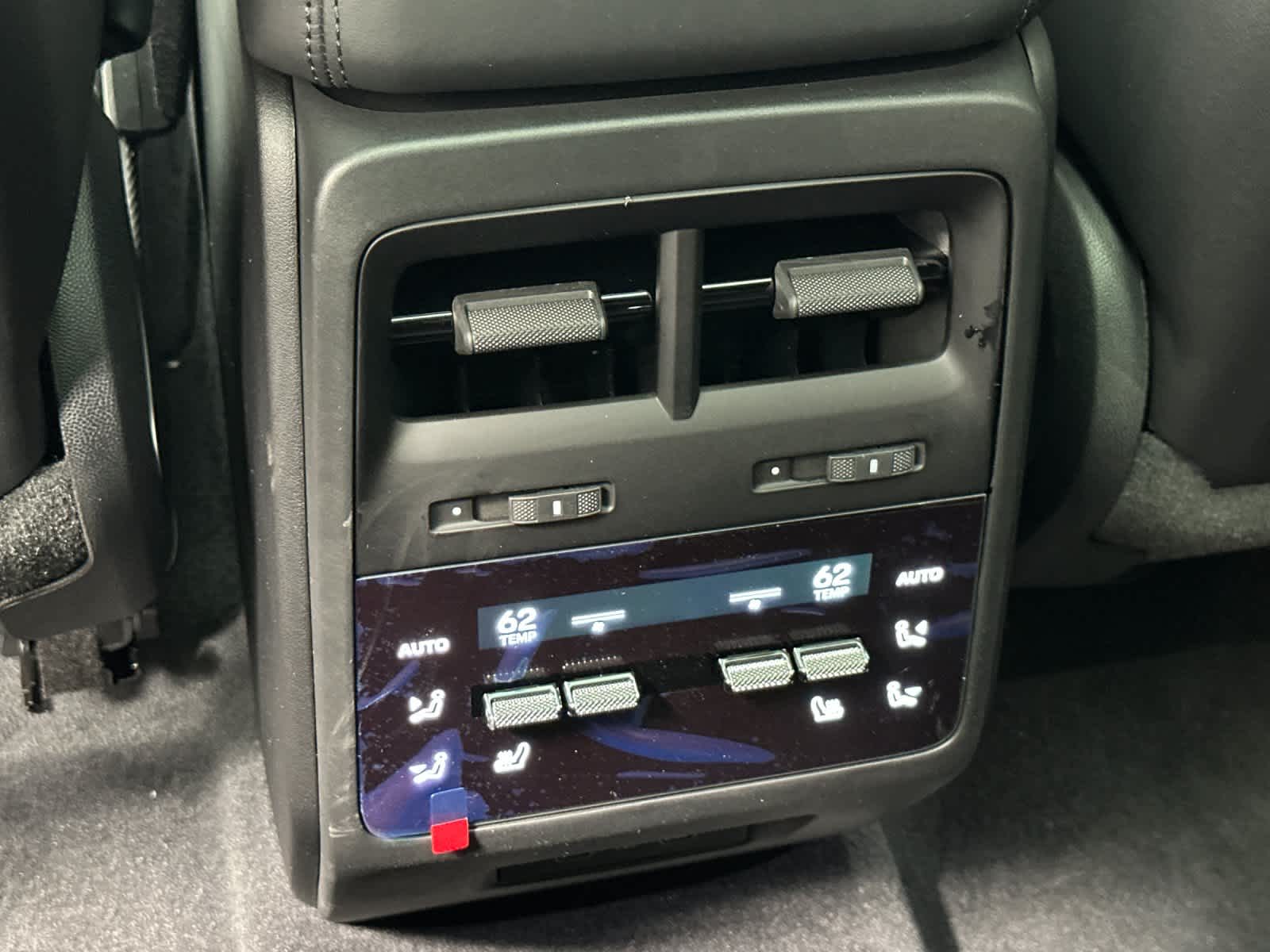 Thumbnail: 2026 Porsche Macan - 14