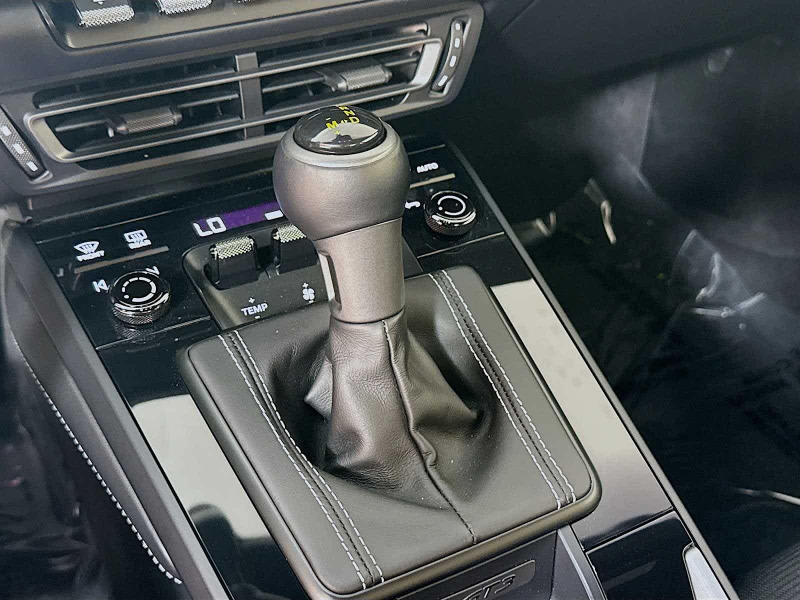 Thumbnail: 2022 Porsche 911 - 14