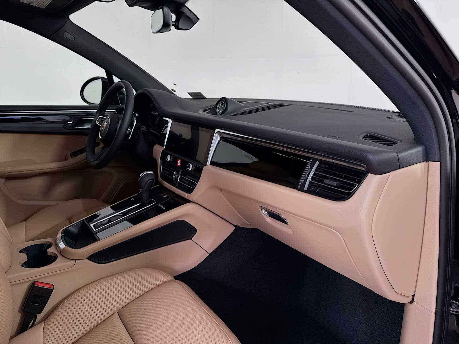 Thumbnail: 2026 Porsche Macan - 22