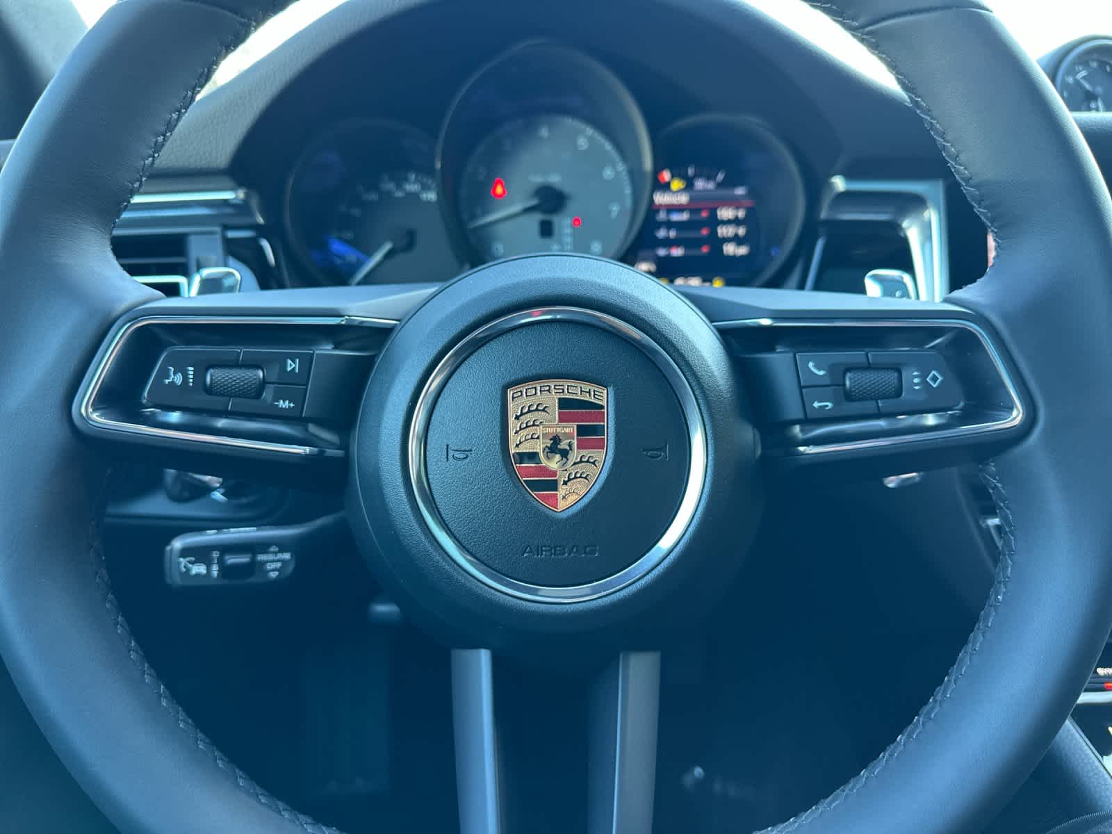 Thumbnail: 2026 Porsche Macan - 26