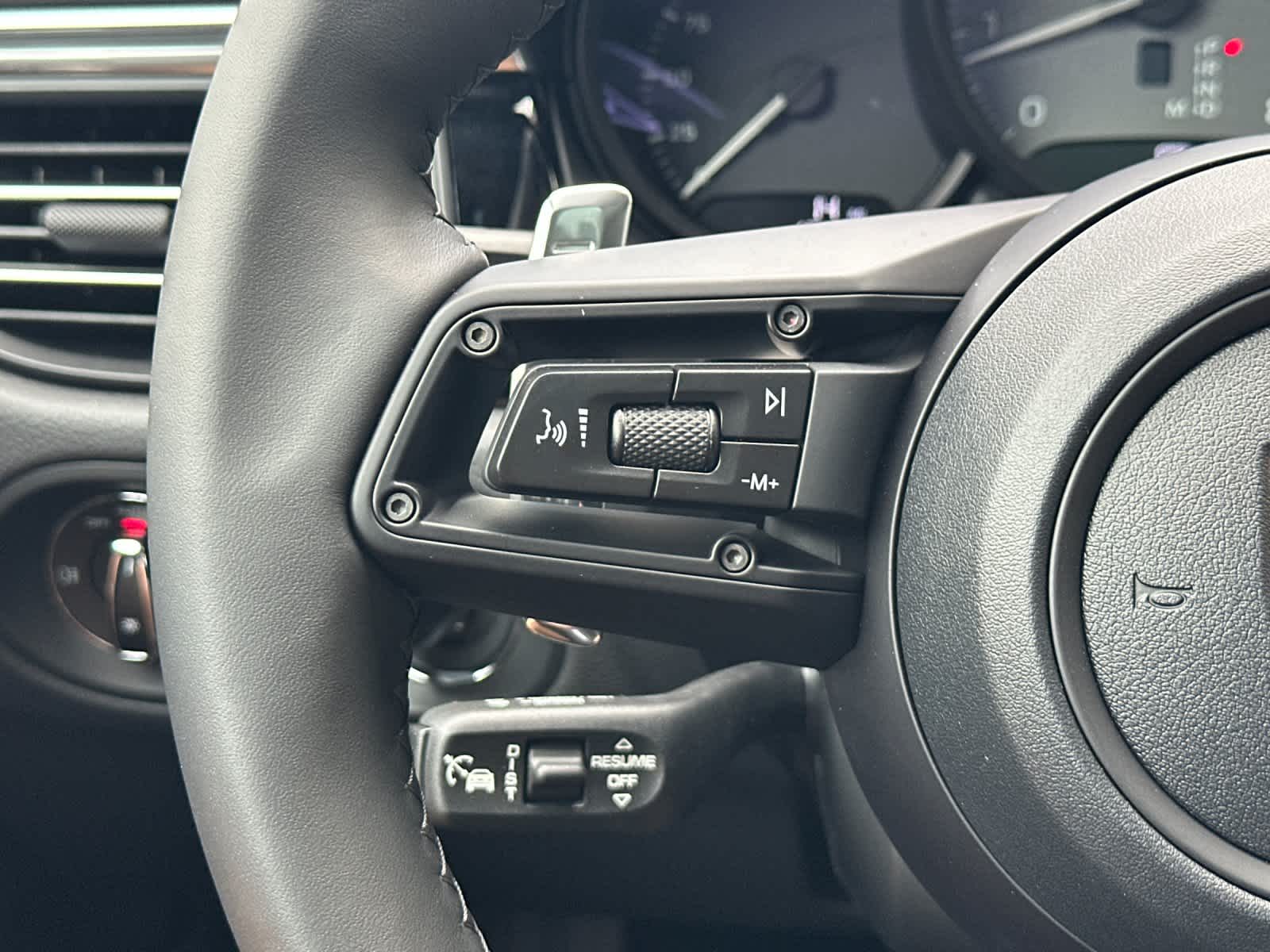 Thumbnail: 2026 Porsche Macan - 27