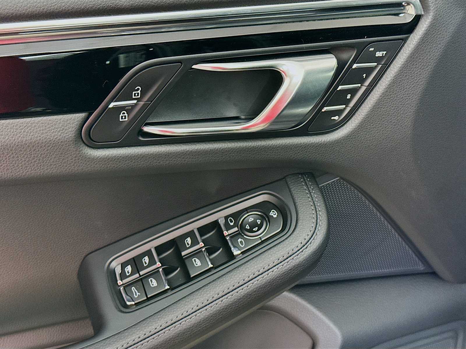 Thumbnail: 2026 Porsche Macan - 14