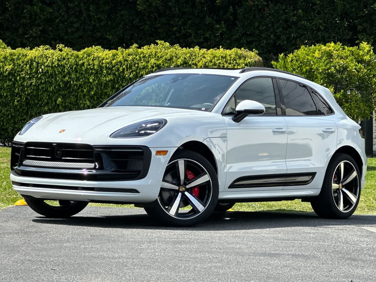 Thumbnail: 2026 Porsche Macan - 1