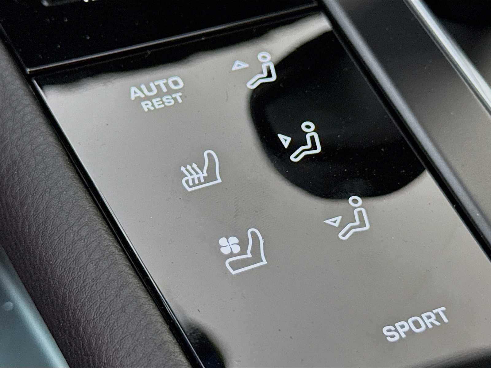 Thumbnail: 2026 Porsche Macan - 16