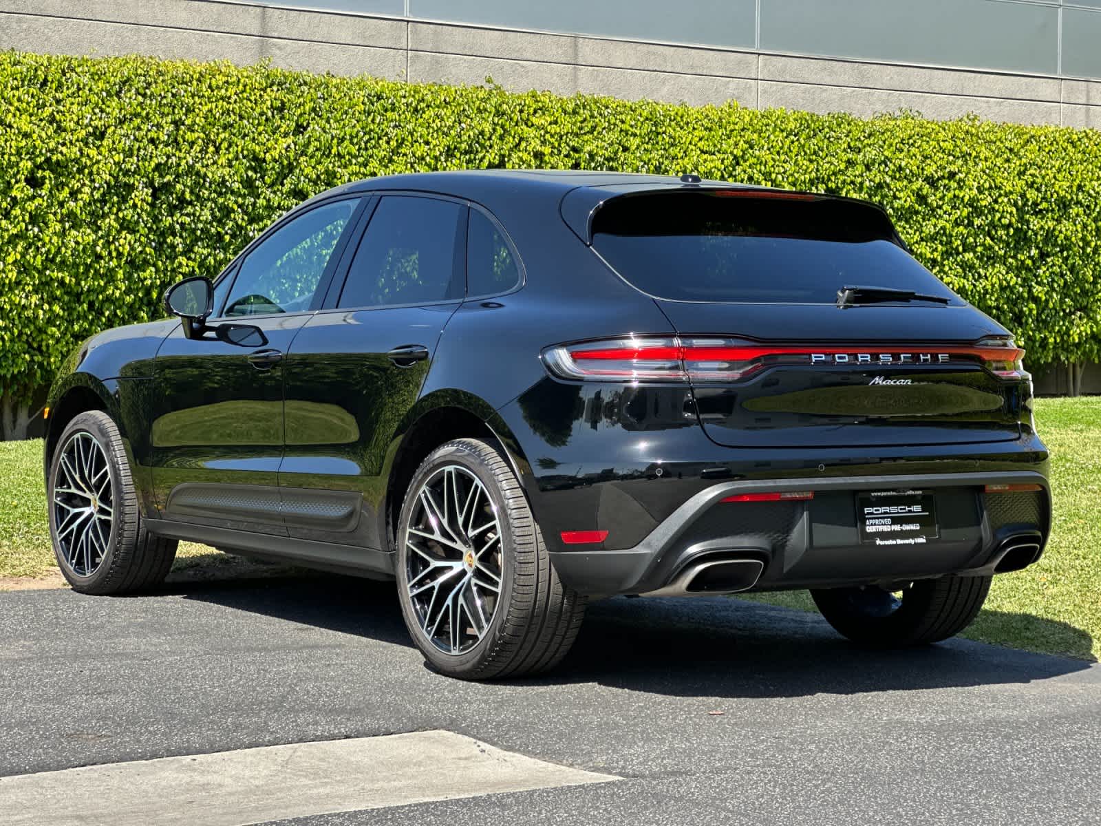 Thumbnail: 2025 Porsche Macan - 2