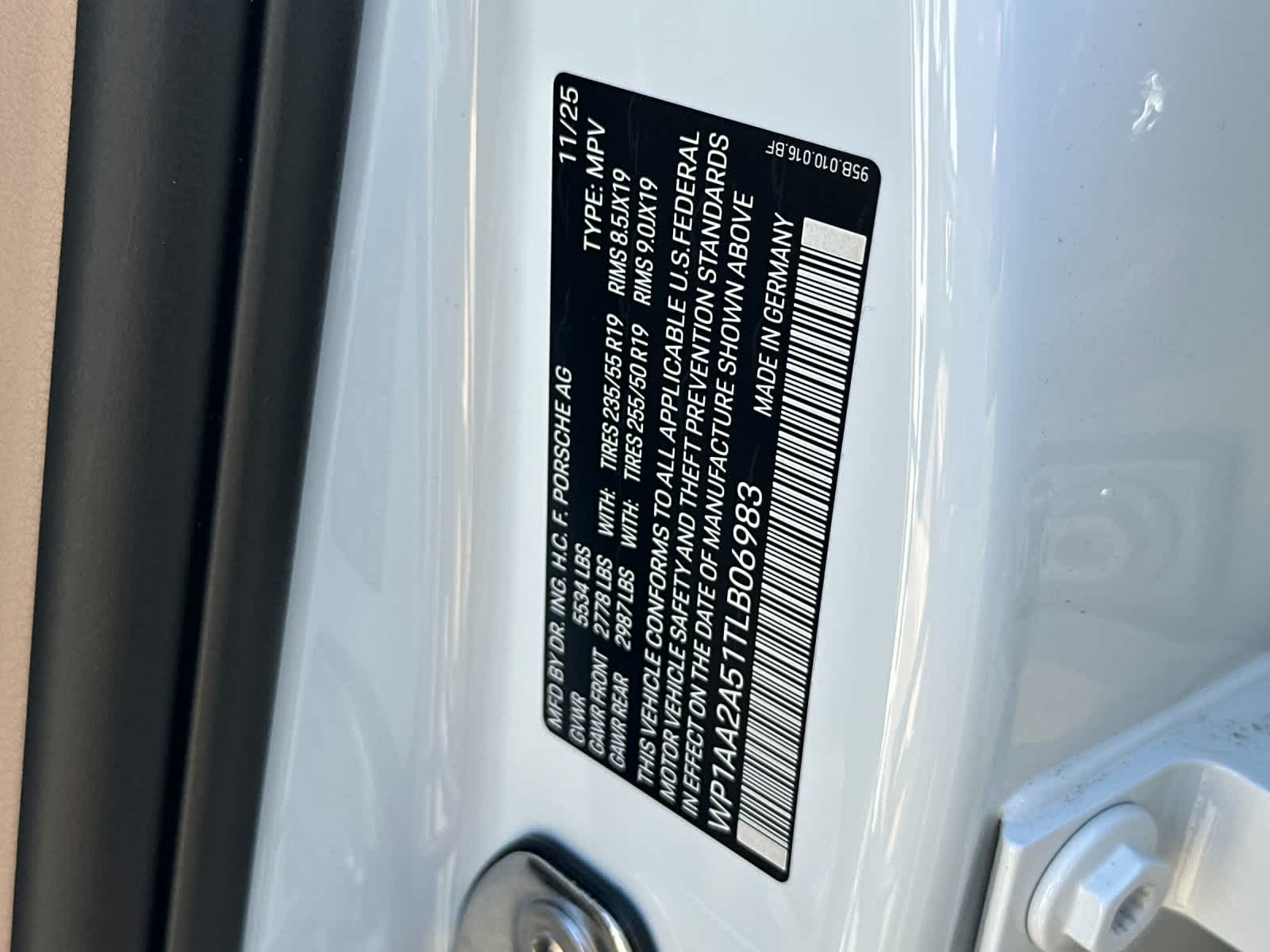 Thumbnail: 2026 Porsche Macan - 32